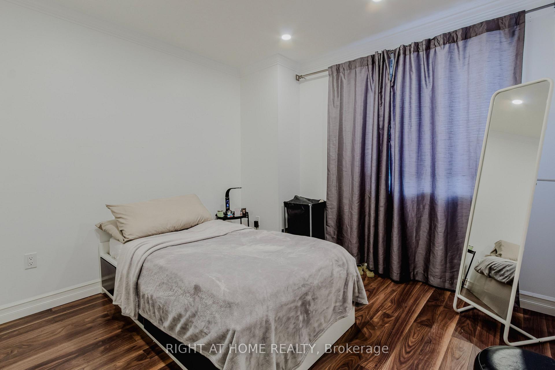 Photo 37 of 12 Bankfield Crescent, Hamilton, Stoney Creek Mountain — HOMEH