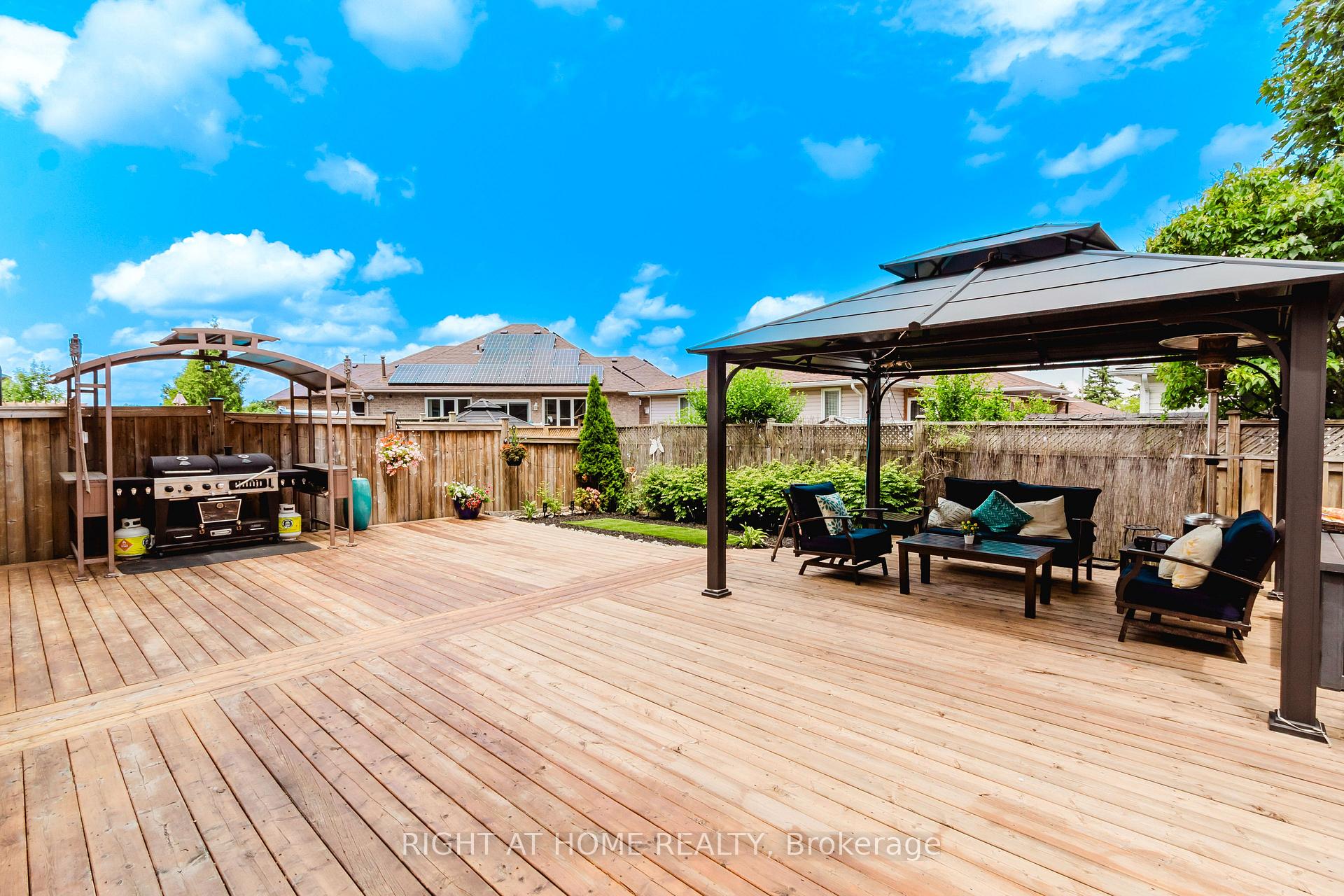 Photo 39 of 12 Bankfield Crescent, Hamilton, Stoney Creek Mountain — HOMEH