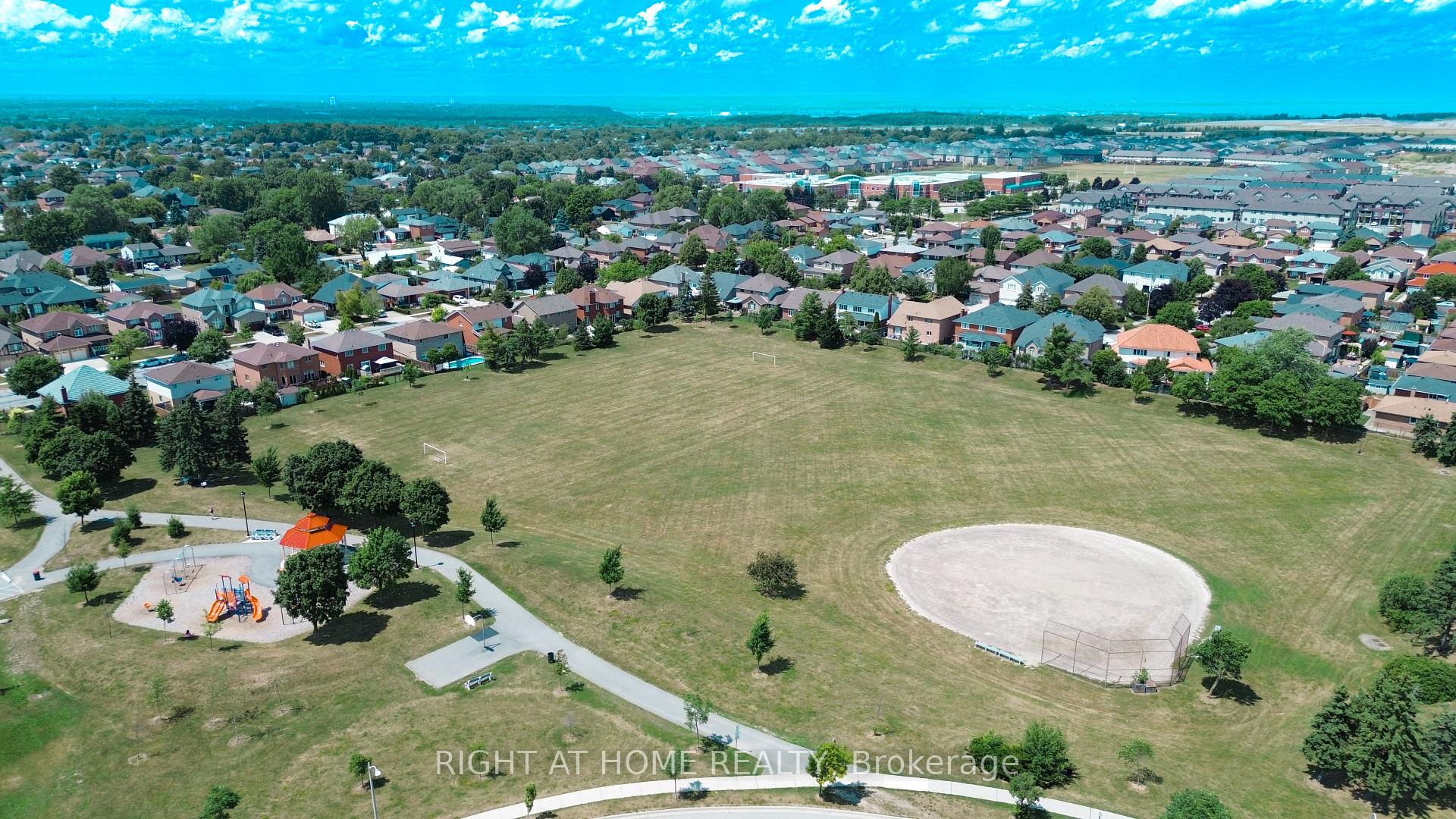 Photo 41 of 12 Bankfield Crescent, Hamilton, Stoney Creek Mountain — HOMEH