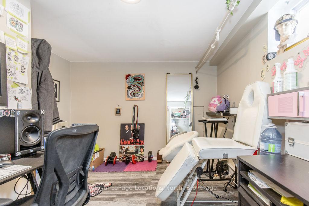 Photo 20 of 29 Davidson Street, Barrie, Wellington — HOMEH