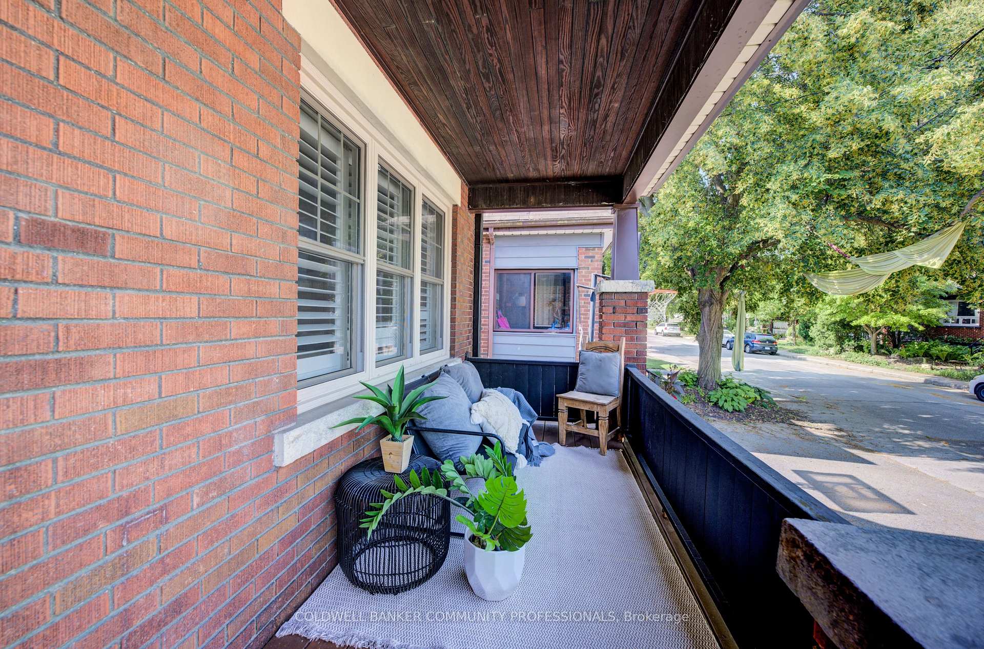 Photo 2 of 29 Linwood Avenue, Hamilton, Kirkendall — HOMEH
