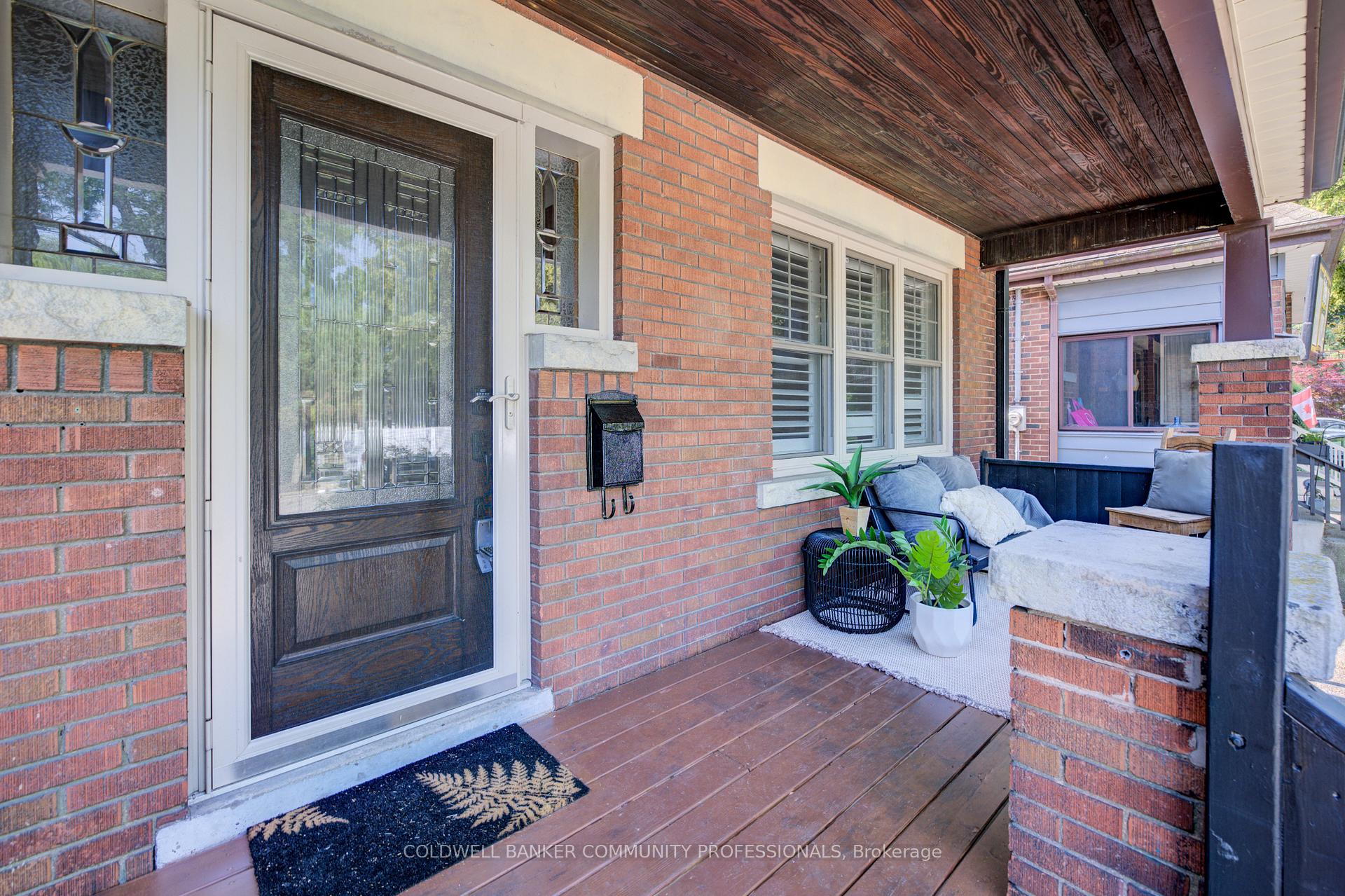 Photo 3 of 29 Linwood Avenue, Hamilton, Kirkendall — HOMEH