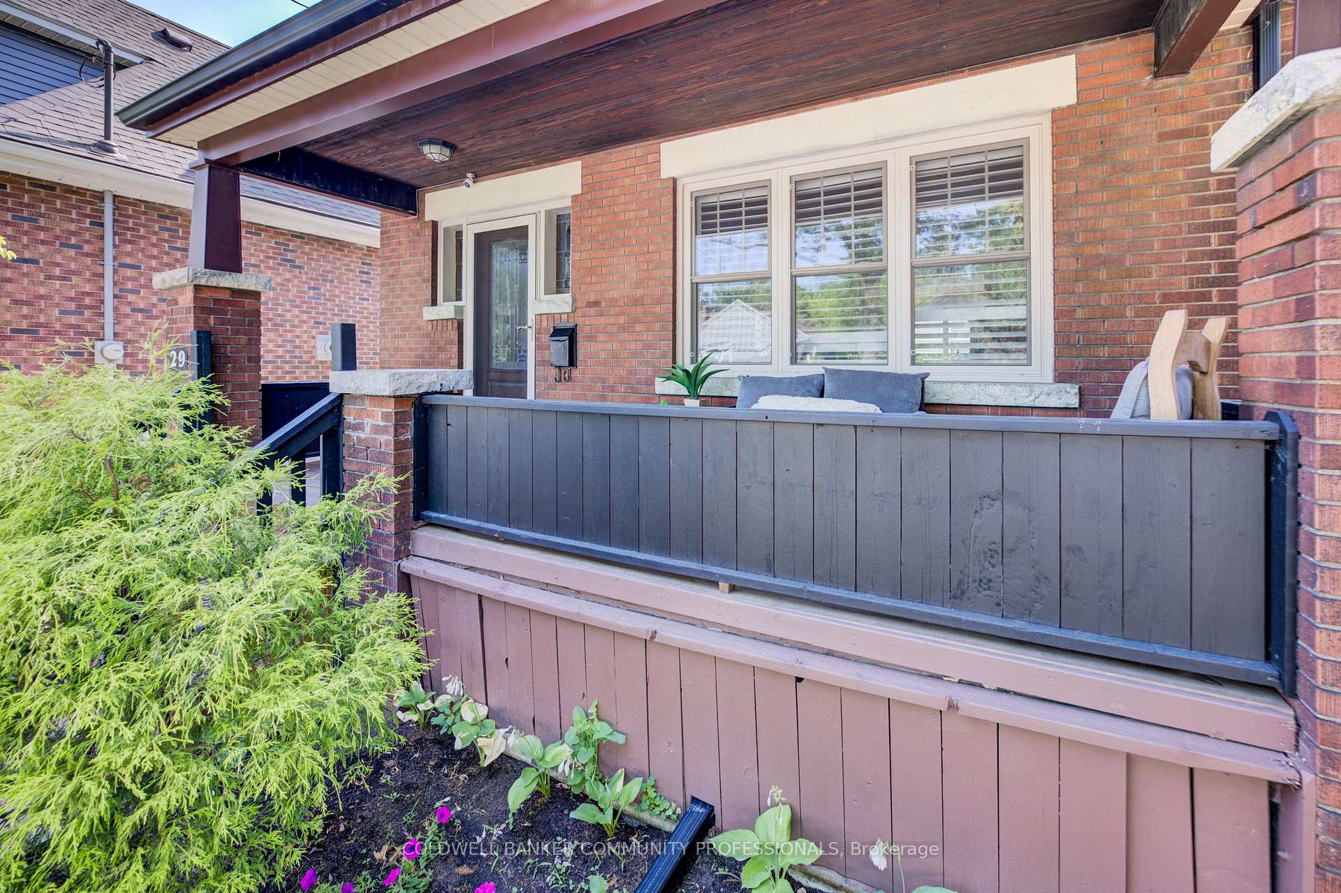 Photo 4 of 29 Linwood Avenue, Hamilton, Kirkendall — HOMEH
