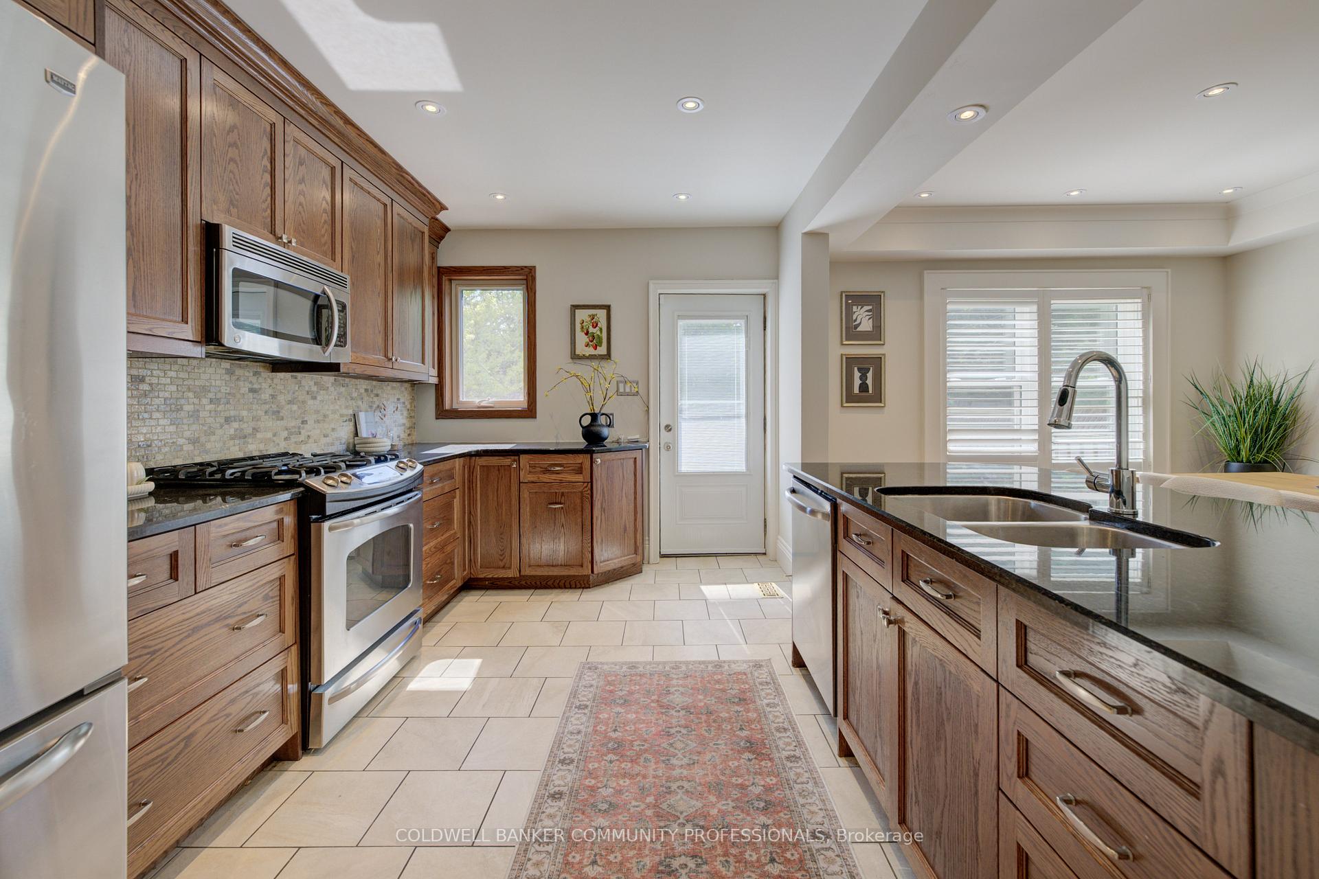 Photo 15 of 29 Linwood Avenue, Hamilton, Kirkendall — HOMEH