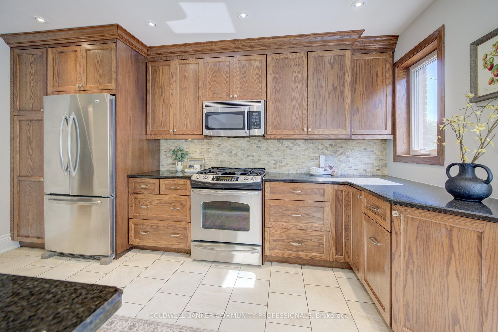 Photo 18 of 29 Linwood Avenue, Hamilton, Kirkendall — HOMEH