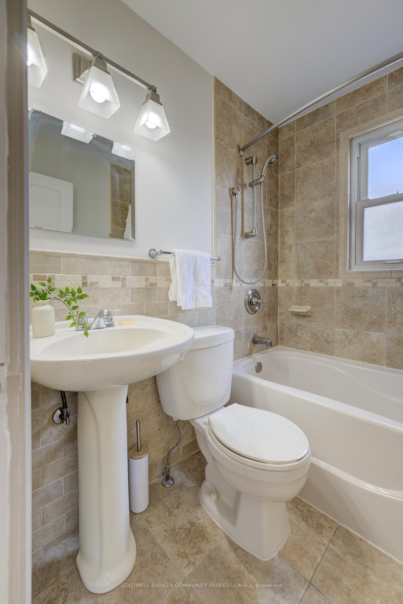 Photo 26 of 29 Linwood Avenue, Hamilton, Kirkendall — HOMEH