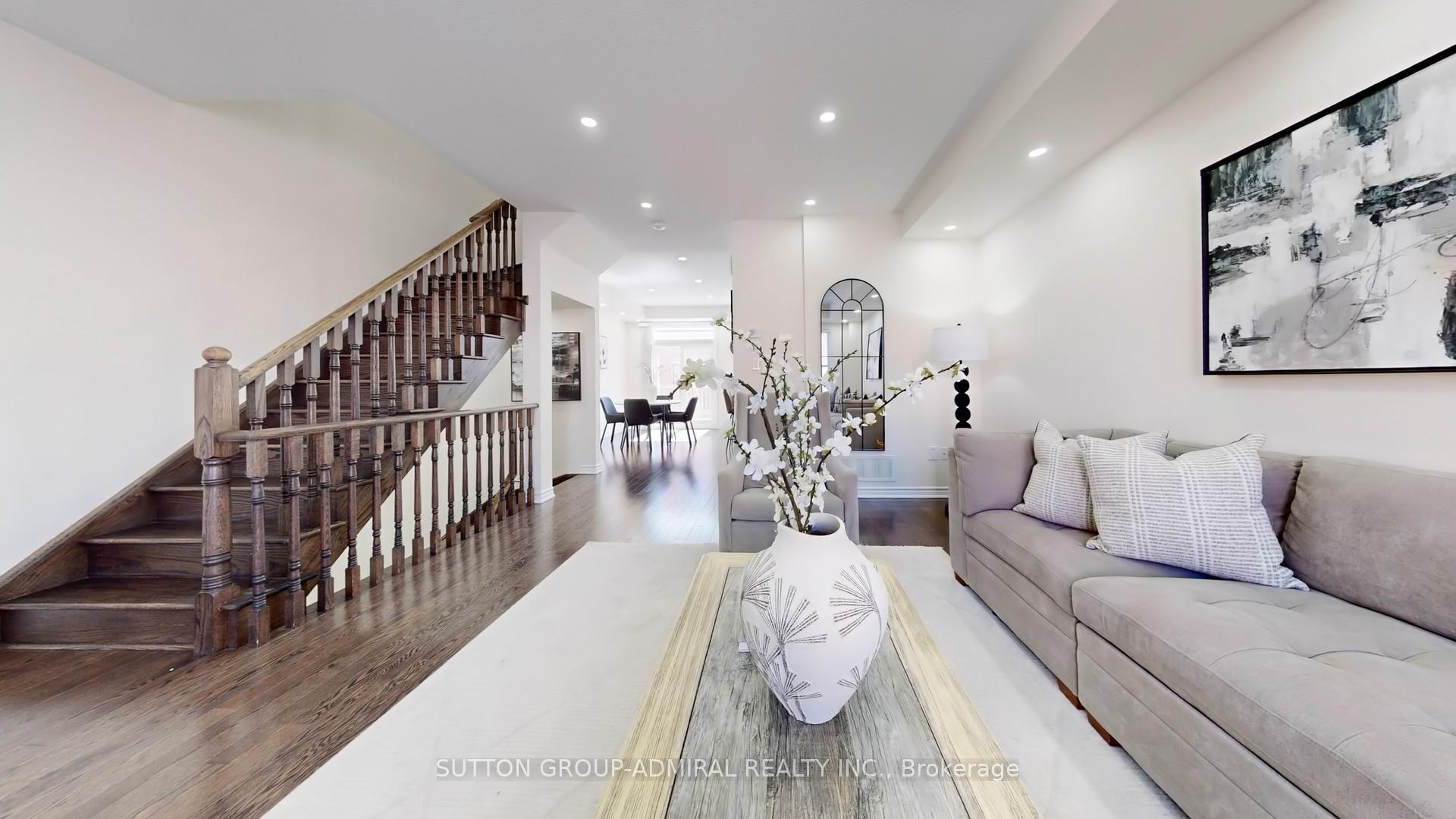 Photo 4 of 56 City Park Circle, Vaughan, West Woodbridge — HOMEH