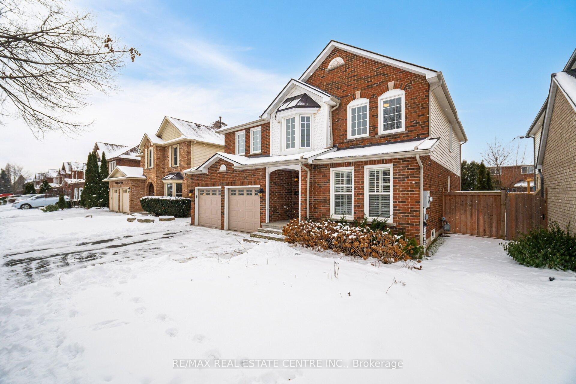 Photo 3 of 2130 Berwick Drive, Burlington, Rose — HOMEH