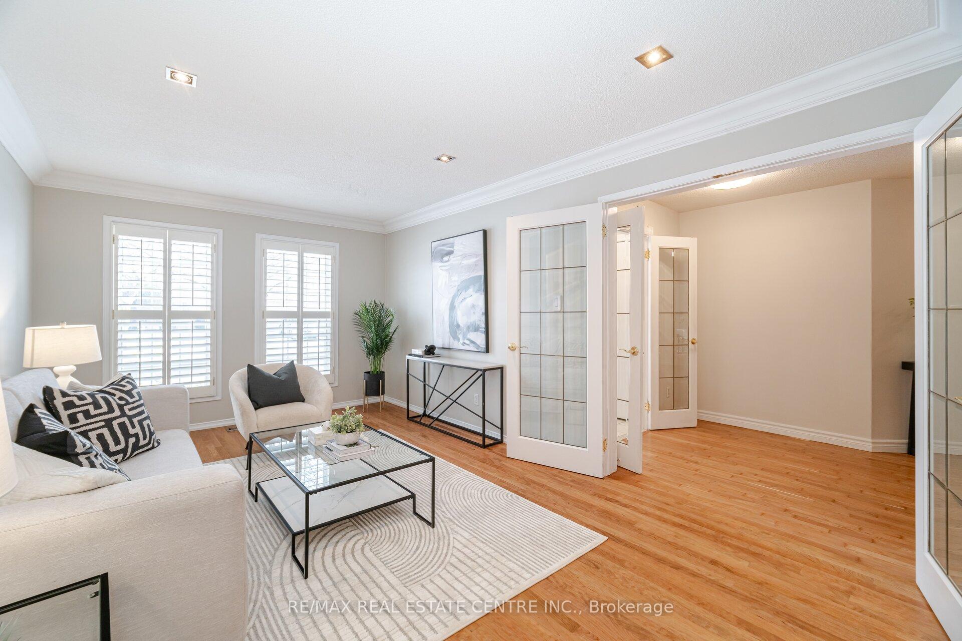 Photo 6 of 2130 Berwick Drive, Burlington, Rose — HOMEH
