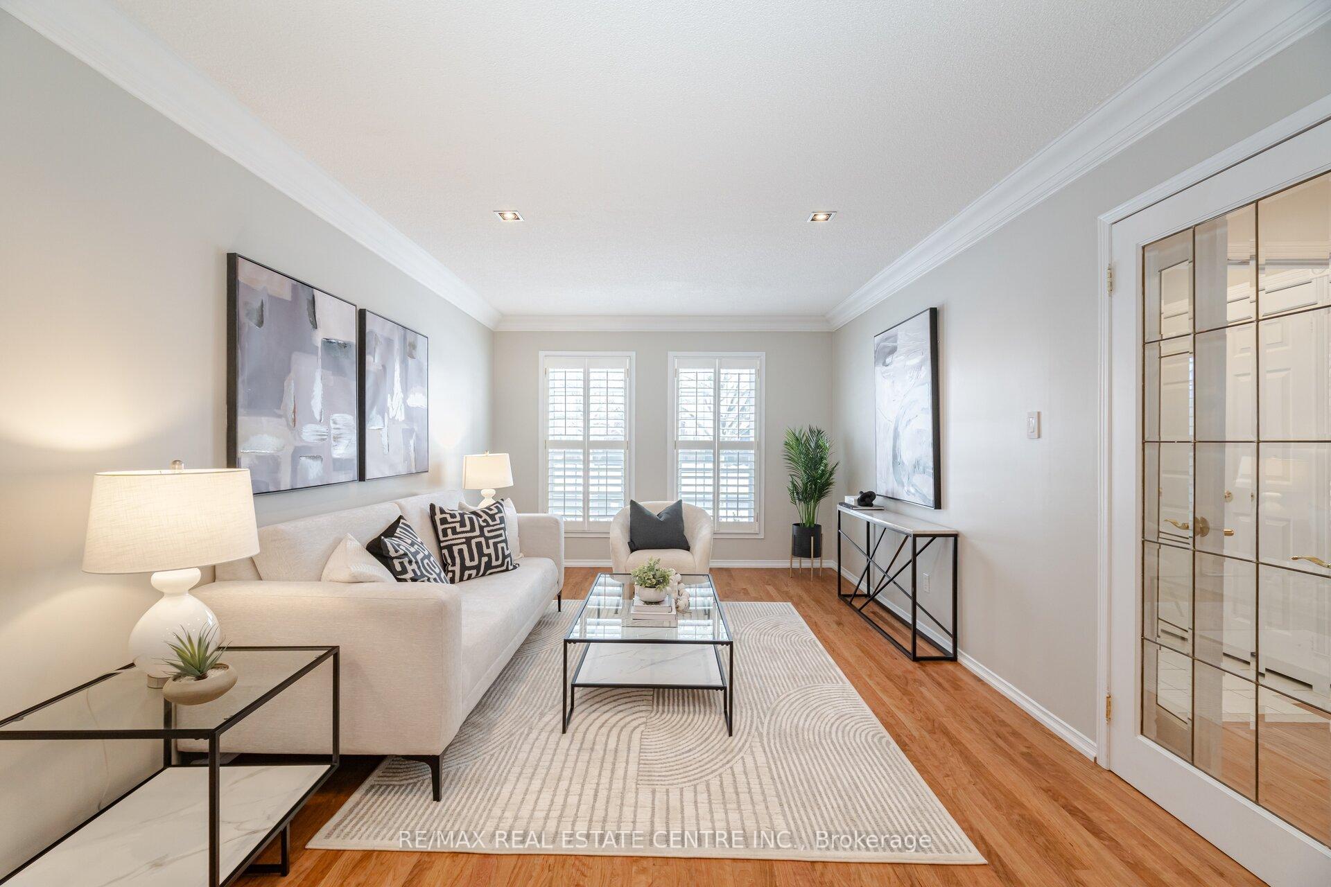 Photo 8 of 2130 Berwick Drive, Burlington, Rose — HOMEH