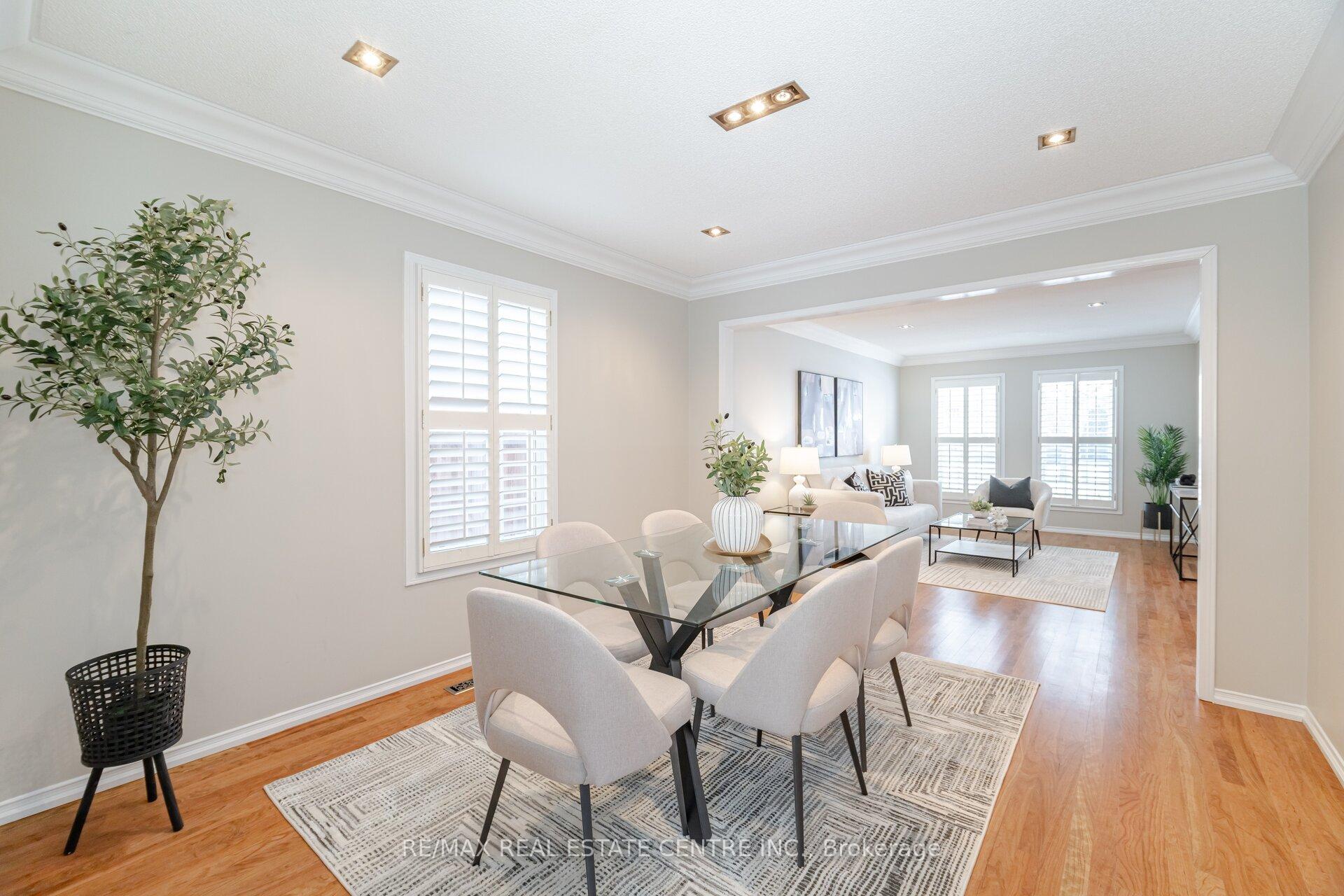 Photo 10 of 2130 Berwick Drive, Burlington, Rose — HOMEH