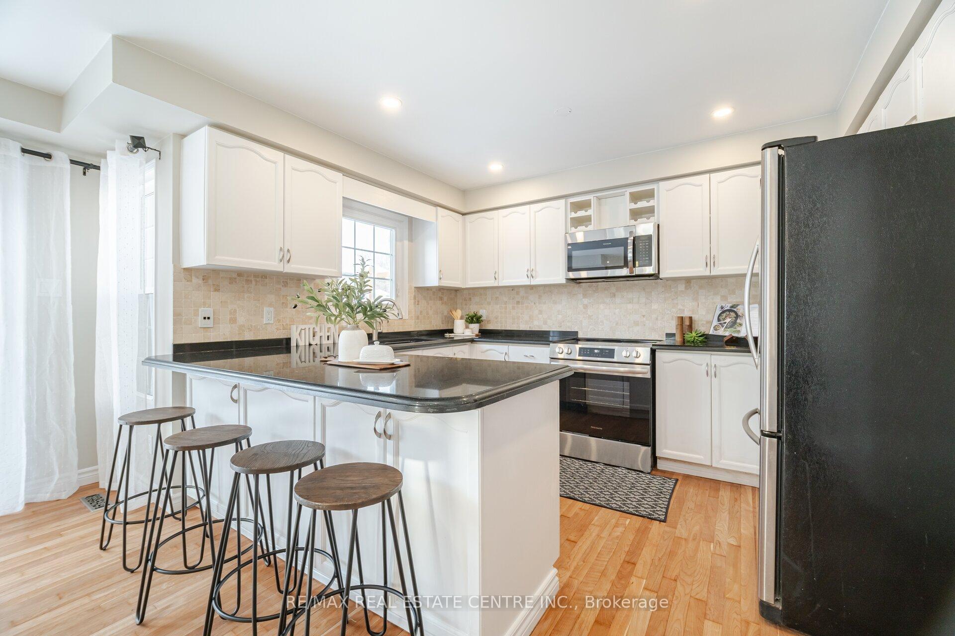 Photo 13 of 2130 Berwick Drive, Burlington, Rose — HOMEH