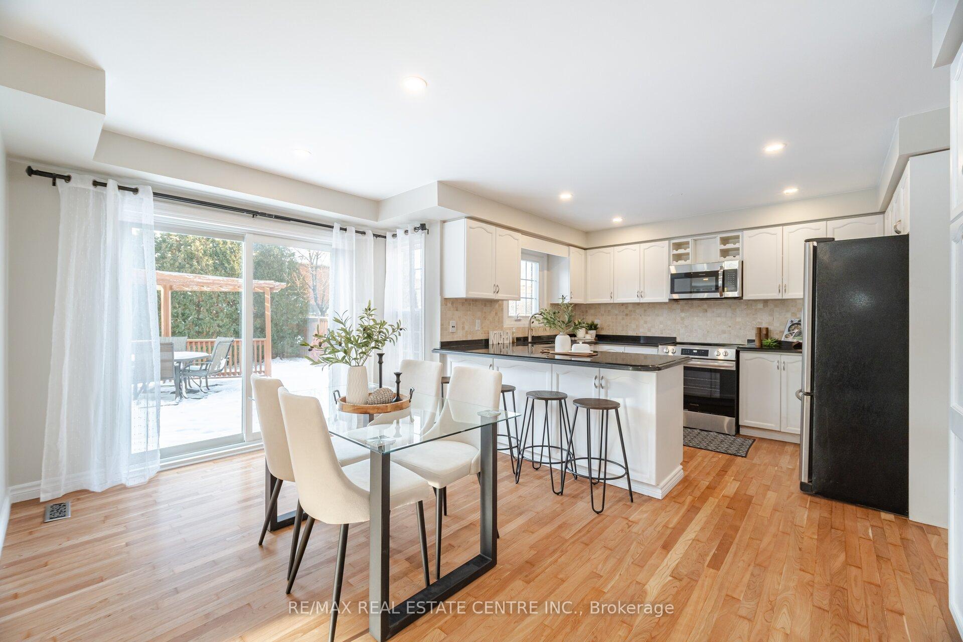 Photo 16 of 2130 Berwick Drive, Burlington, Rose — HOMEH