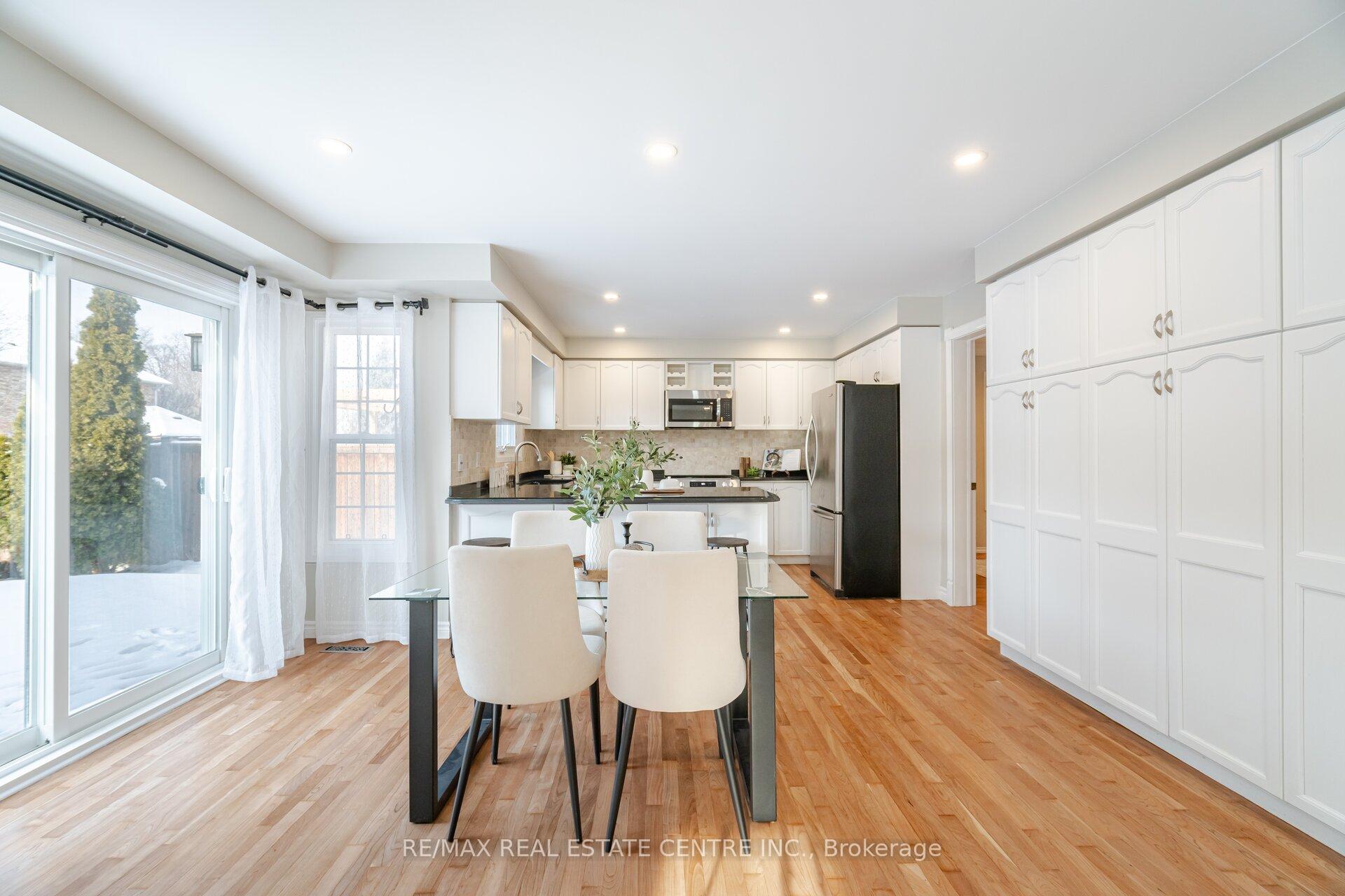 Photo 17 of 2130 Berwick Drive, Burlington, Rose — HOMEH