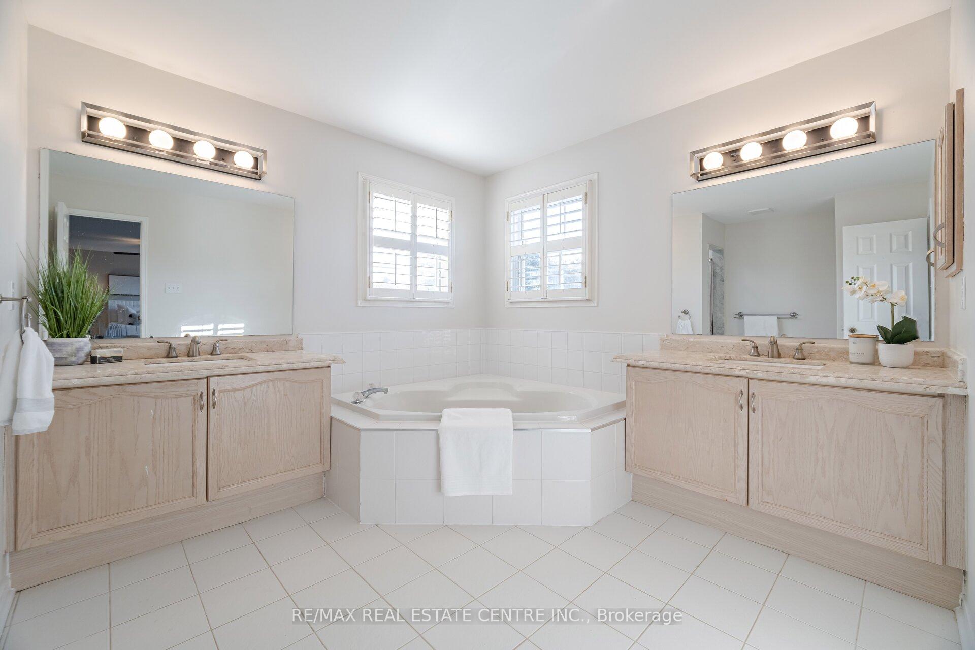 Photo 26 of 2130 Berwick Drive, Burlington, Rose — HOMEH