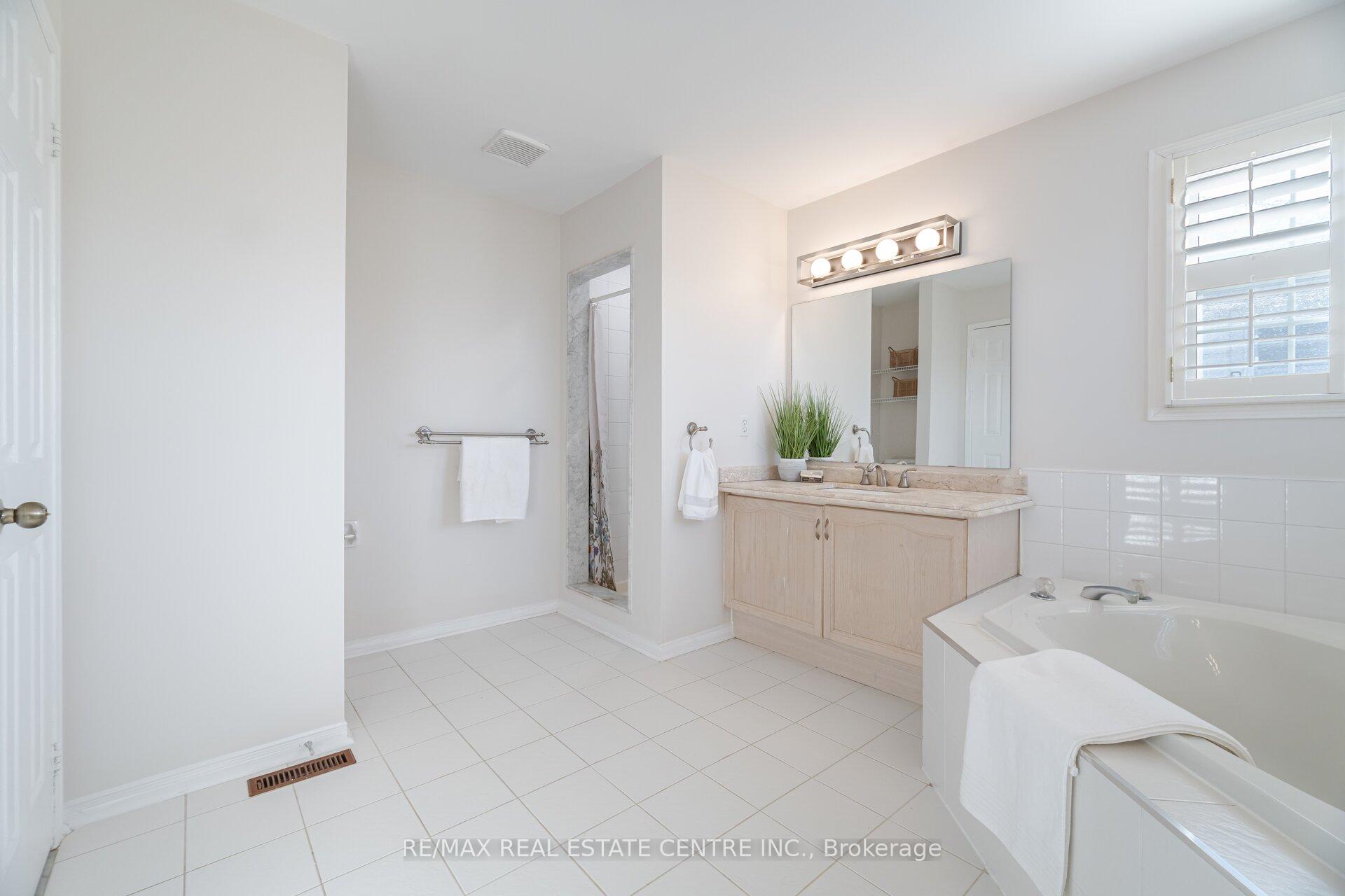 Photo 27 of 2130 Berwick Drive, Burlington, Rose — HOMEH