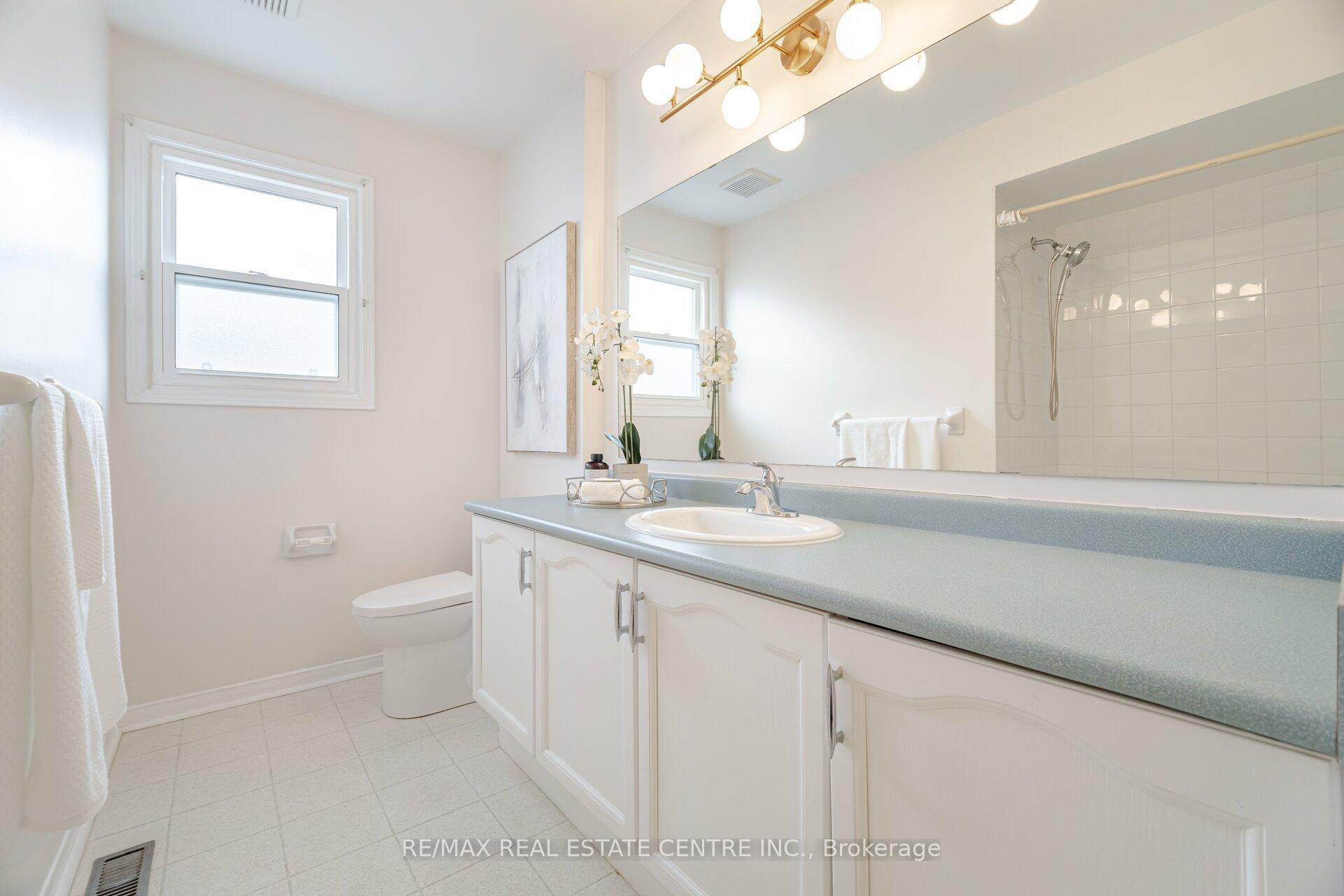 Photo 33 of 2130 Berwick Drive, Burlington, Rose — HOMEH