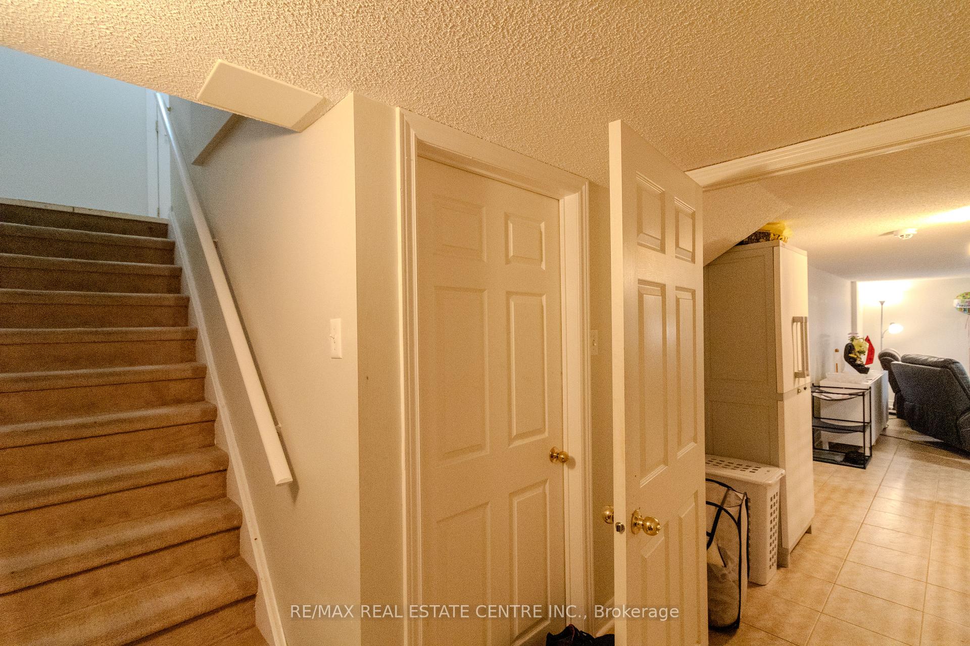 Photo 5 of 116 Rollingwood Bsmt Drive, Brampton, Fletcher's Creek South — HOMEH