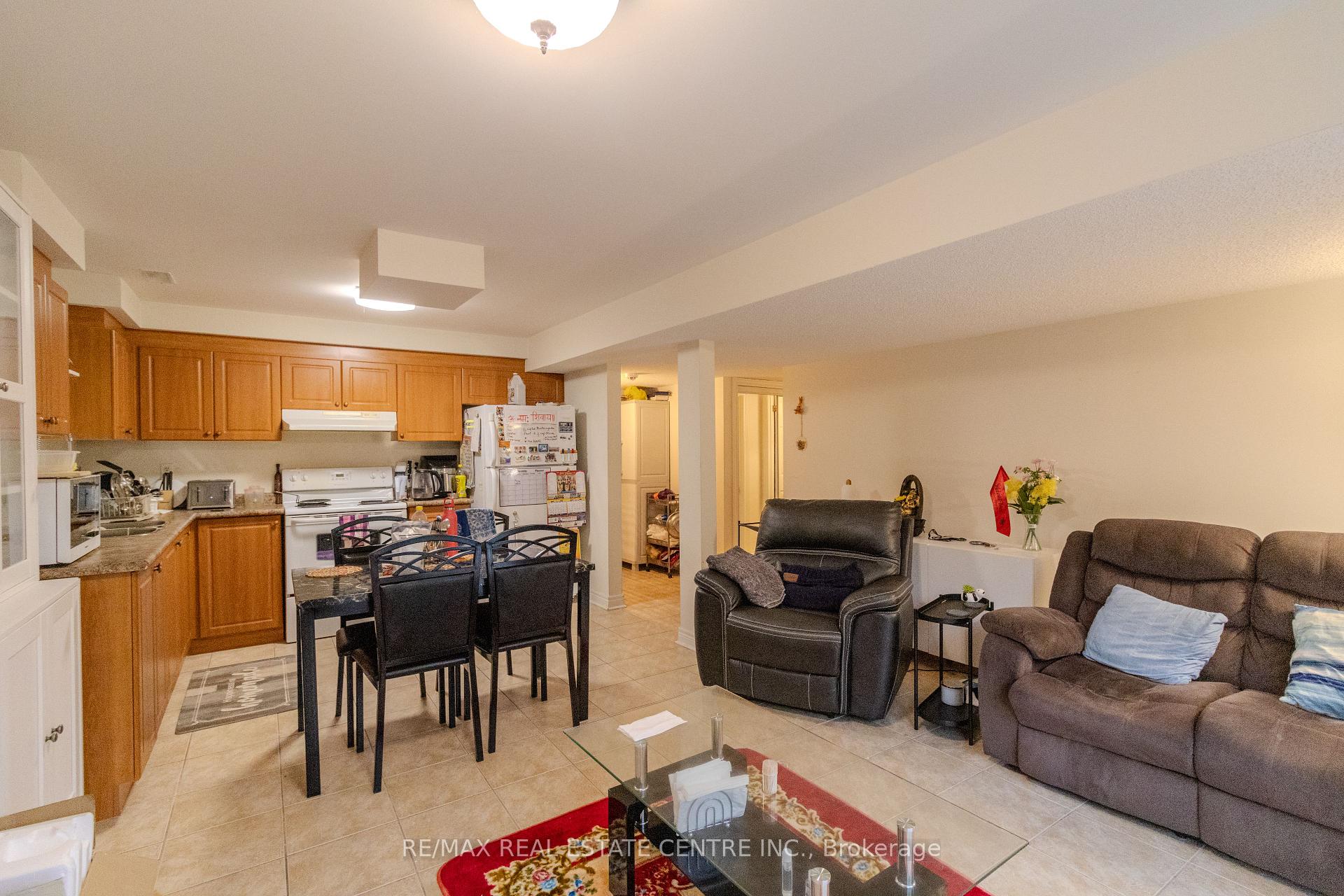 Photo 6 of 116 Rollingwood Bsmt Drive, Brampton, Fletcher's Creek South — HOMEH