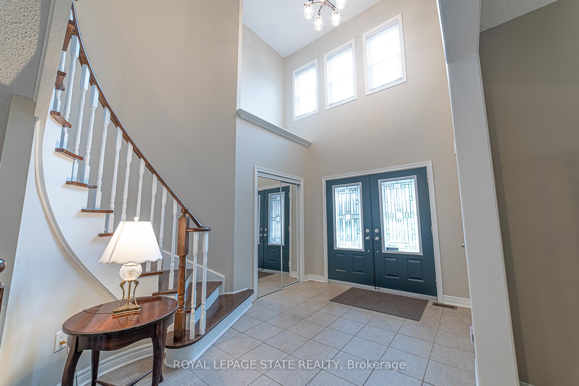 Photo 5 of 120 Sundial Crescent, Hamilton, Dundas — HOMEH