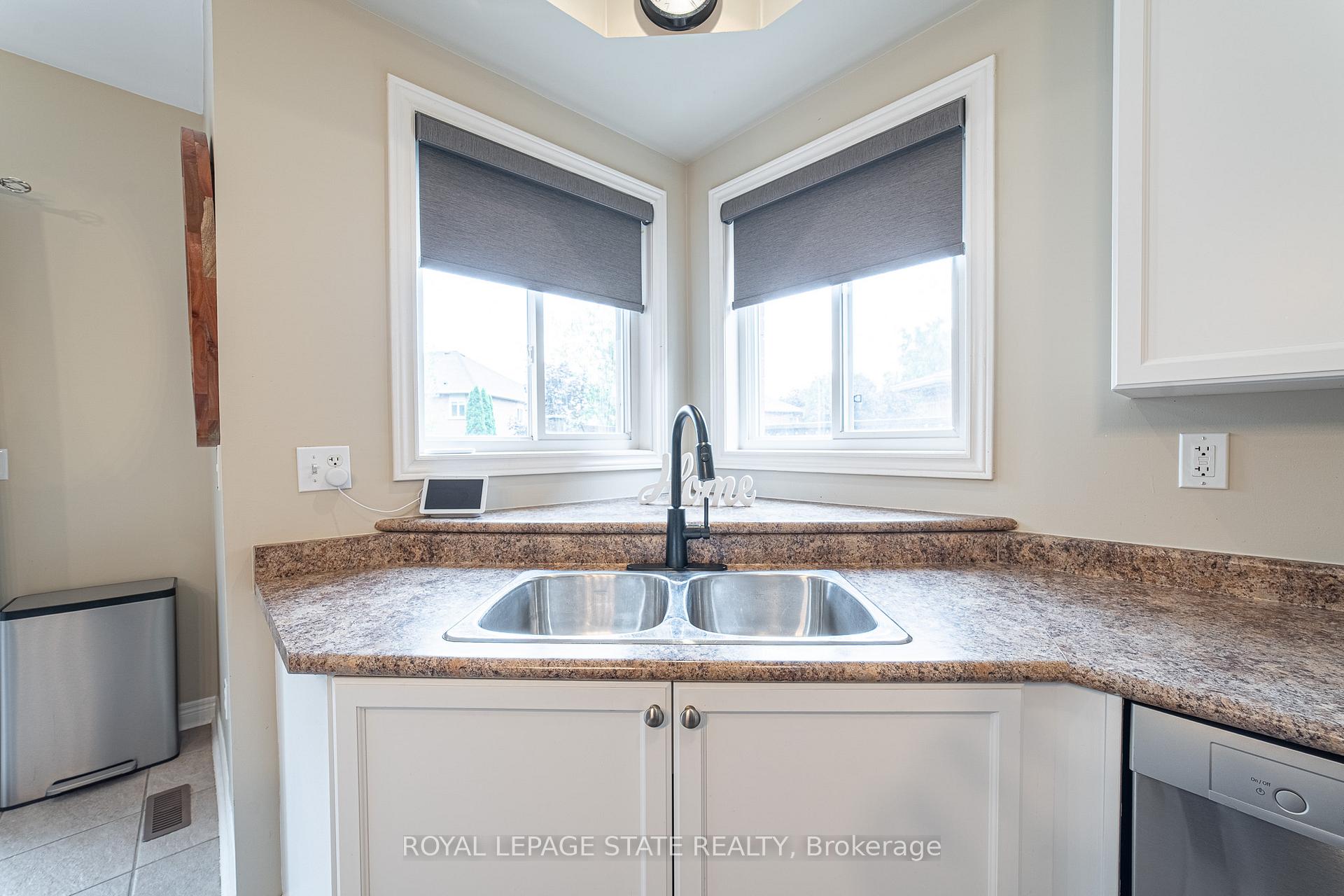 Photo 17 of 120 Sundial Crescent, Hamilton, Dundas — HOMEH
