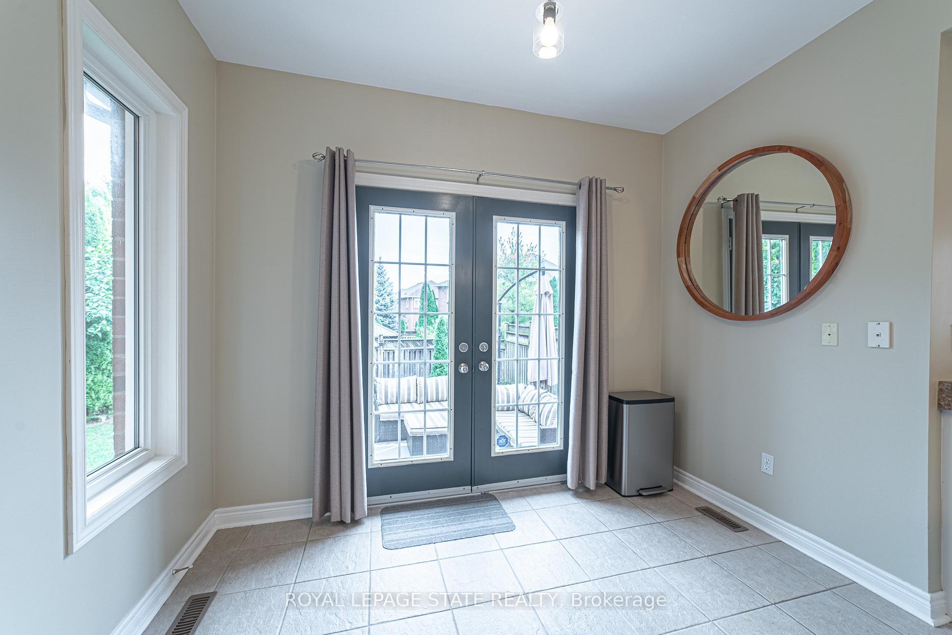 Photo 20 of 120 Sundial Crescent, Hamilton, Dundas — HOMEH