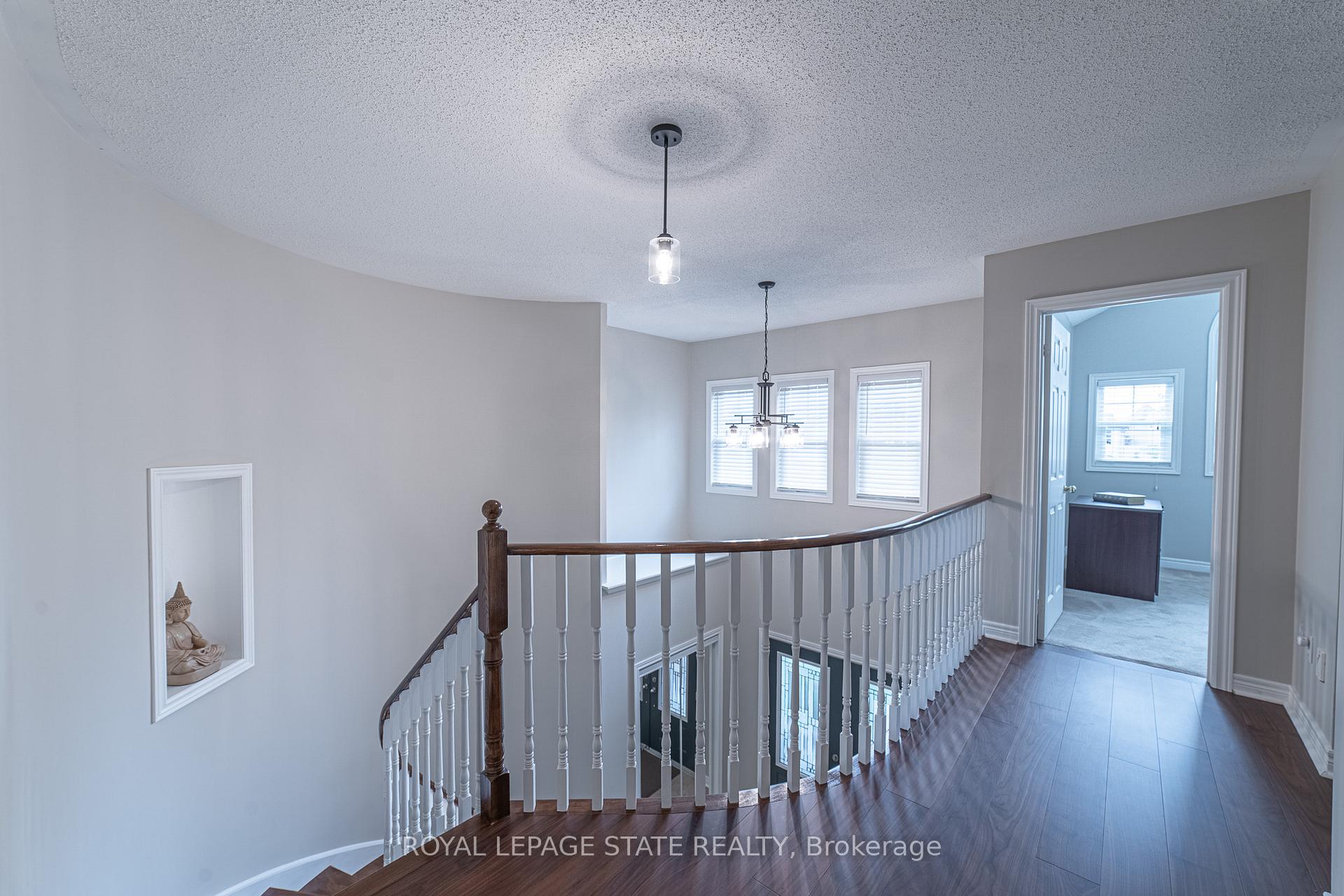 Photo 23 of 120 Sundial Crescent, Hamilton, Dundas — HOMEH