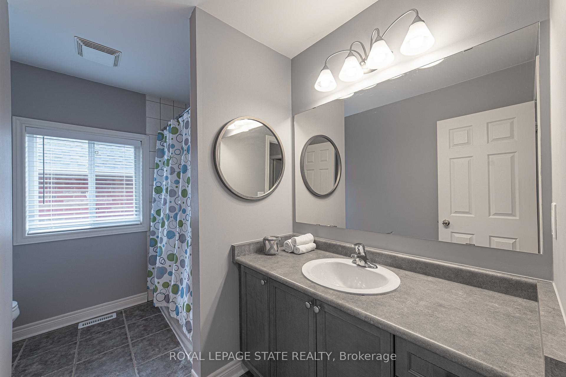 Photo 33 of 120 Sundial Crescent, Hamilton, Dundas — HOMEH