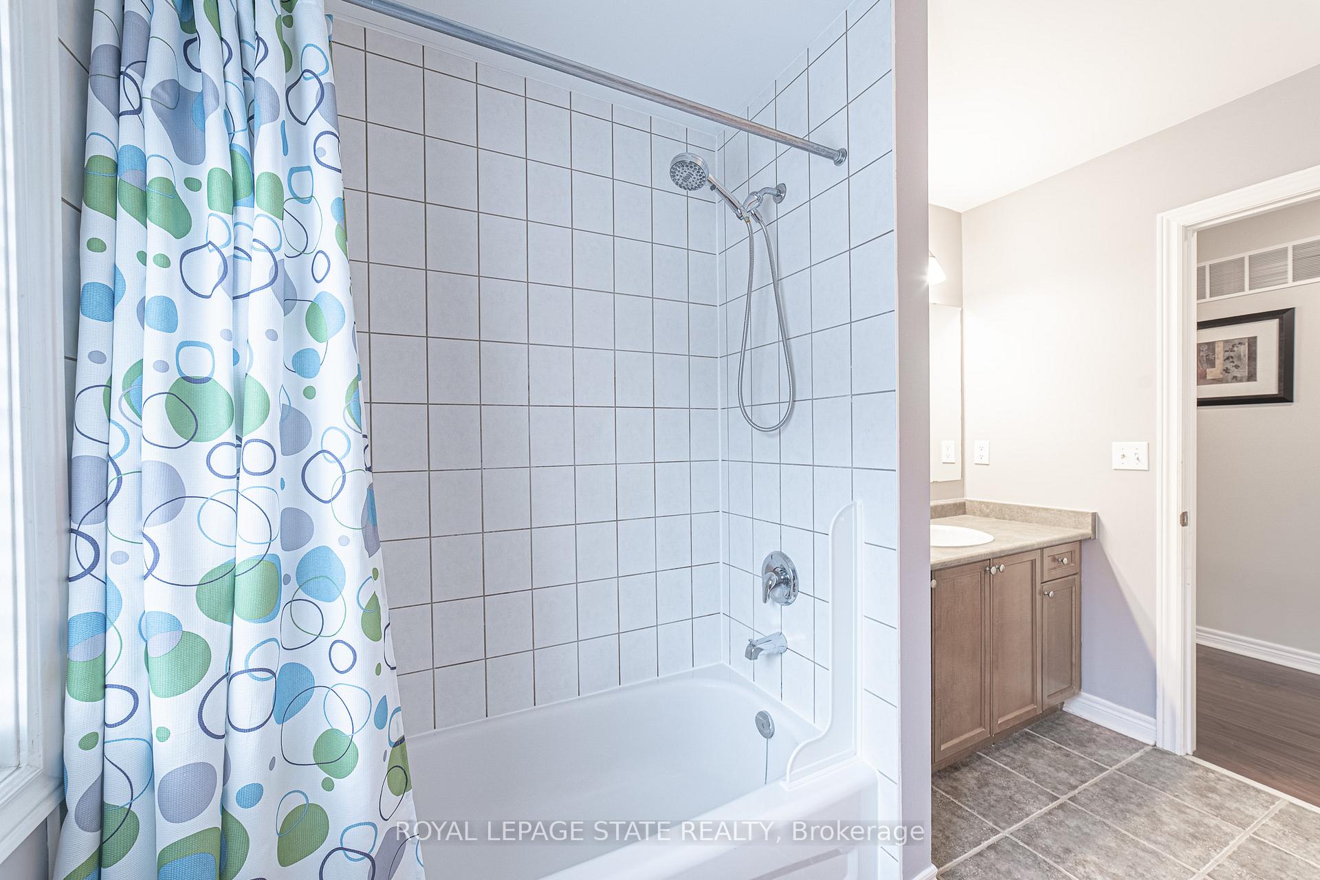 Photo 34 of 120 Sundial Crescent, Hamilton, Dundas — HOMEH