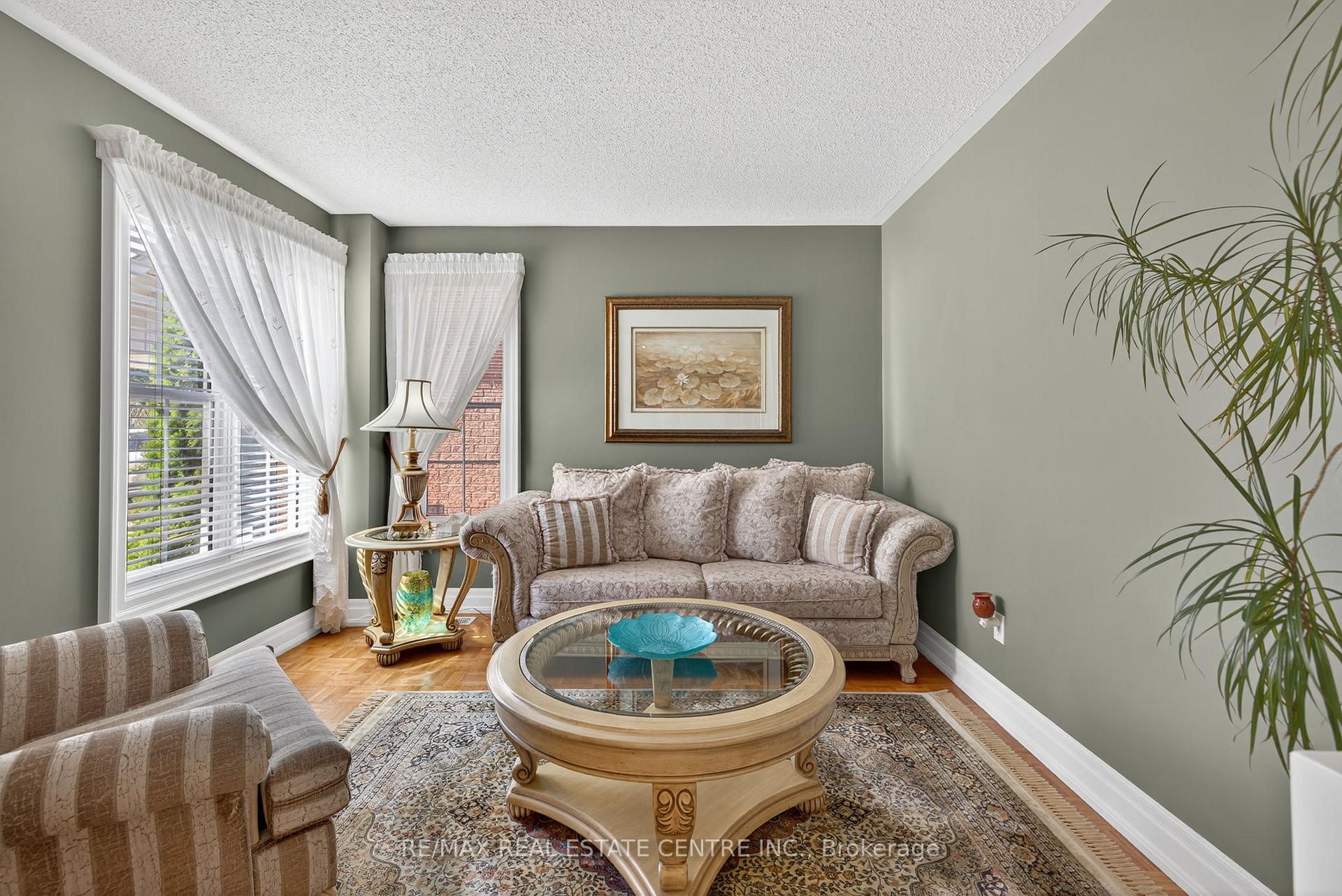 Photo 6 of 7 Larkmead Place, Brampton, Sandringham-Wellington — HOMEH