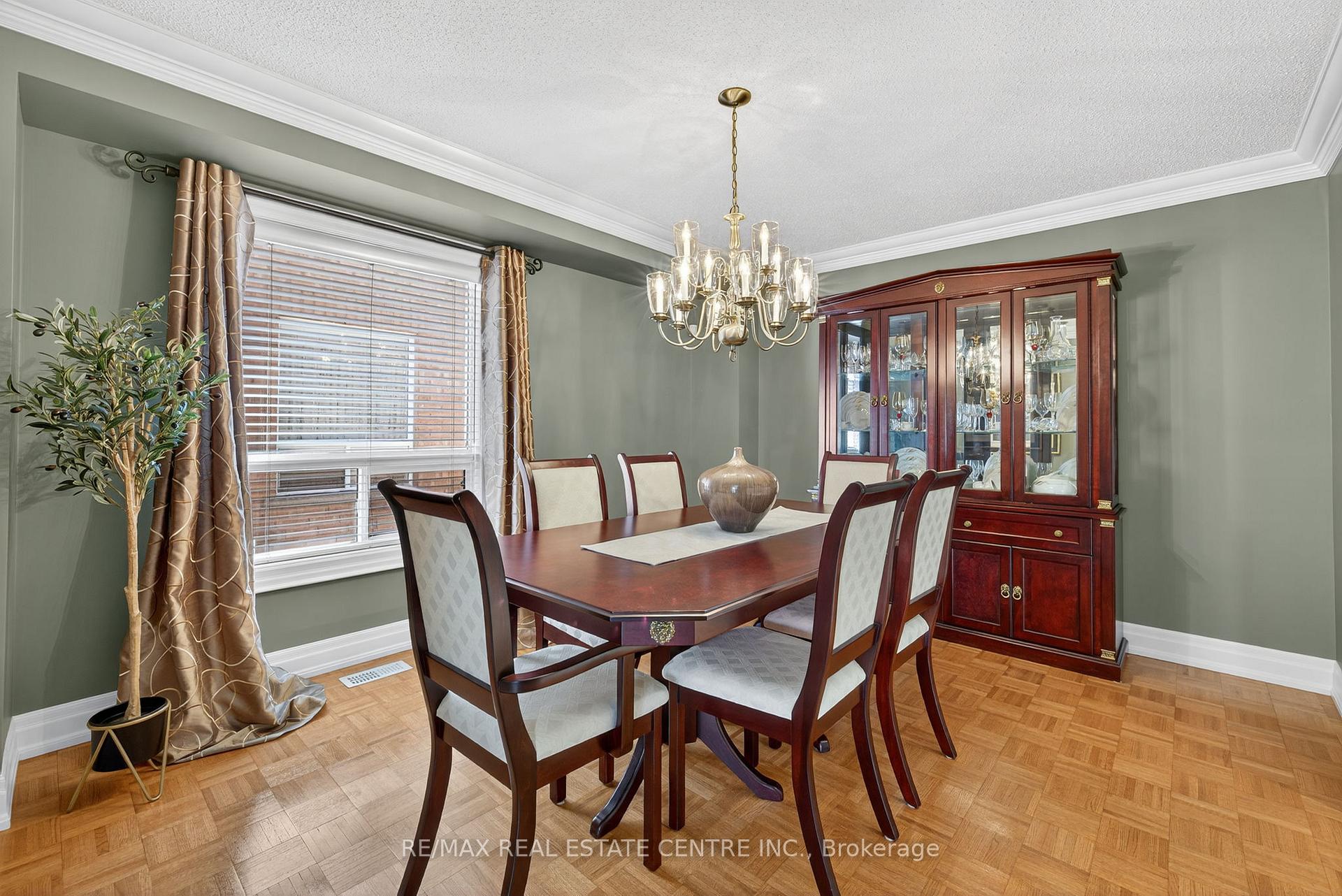 Photo 8 of 7 Larkmead Place, Brampton, Sandringham-Wellington — HOMEH