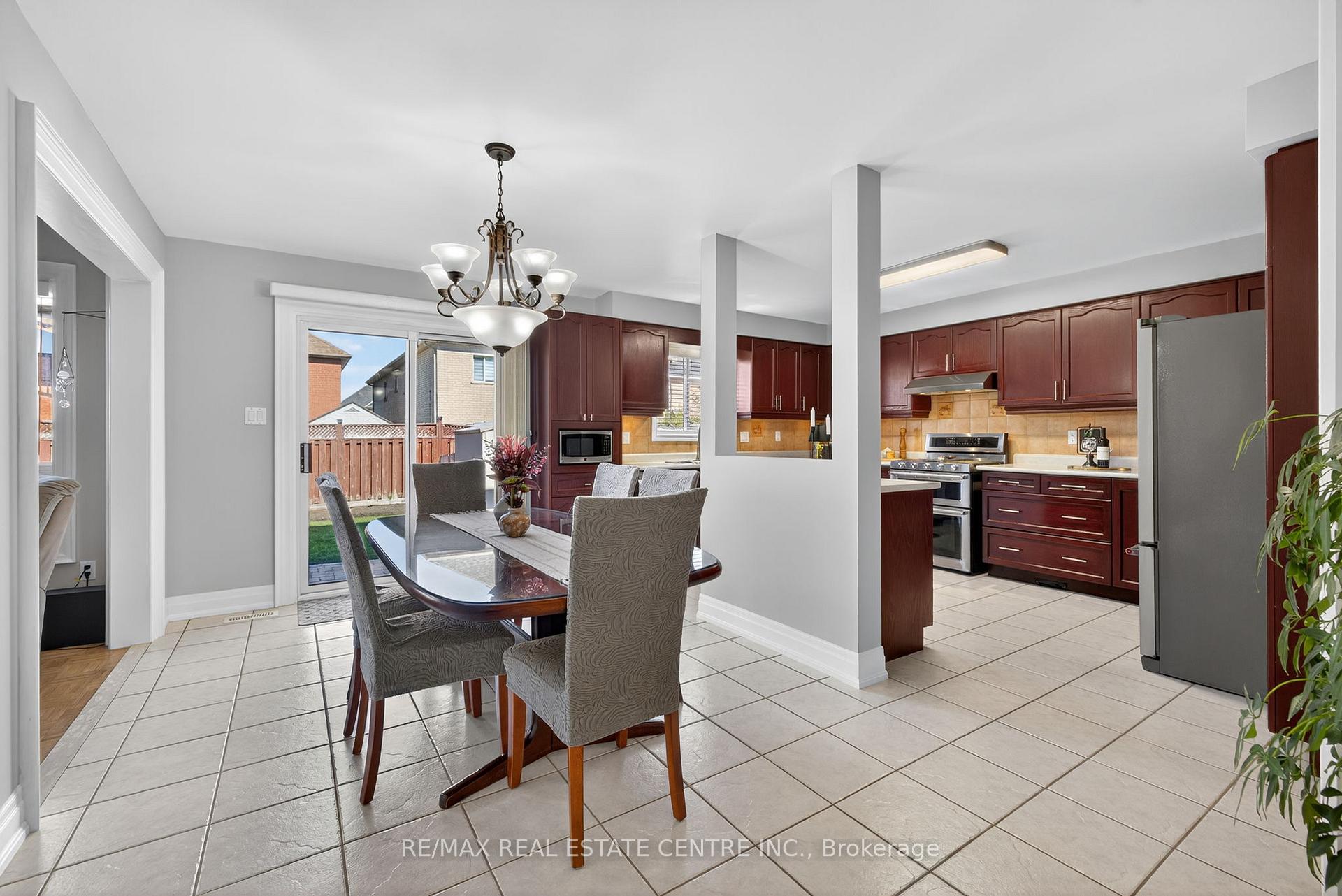 Photo 10 of 7 Larkmead Place, Brampton, Sandringham-Wellington — HOMEH