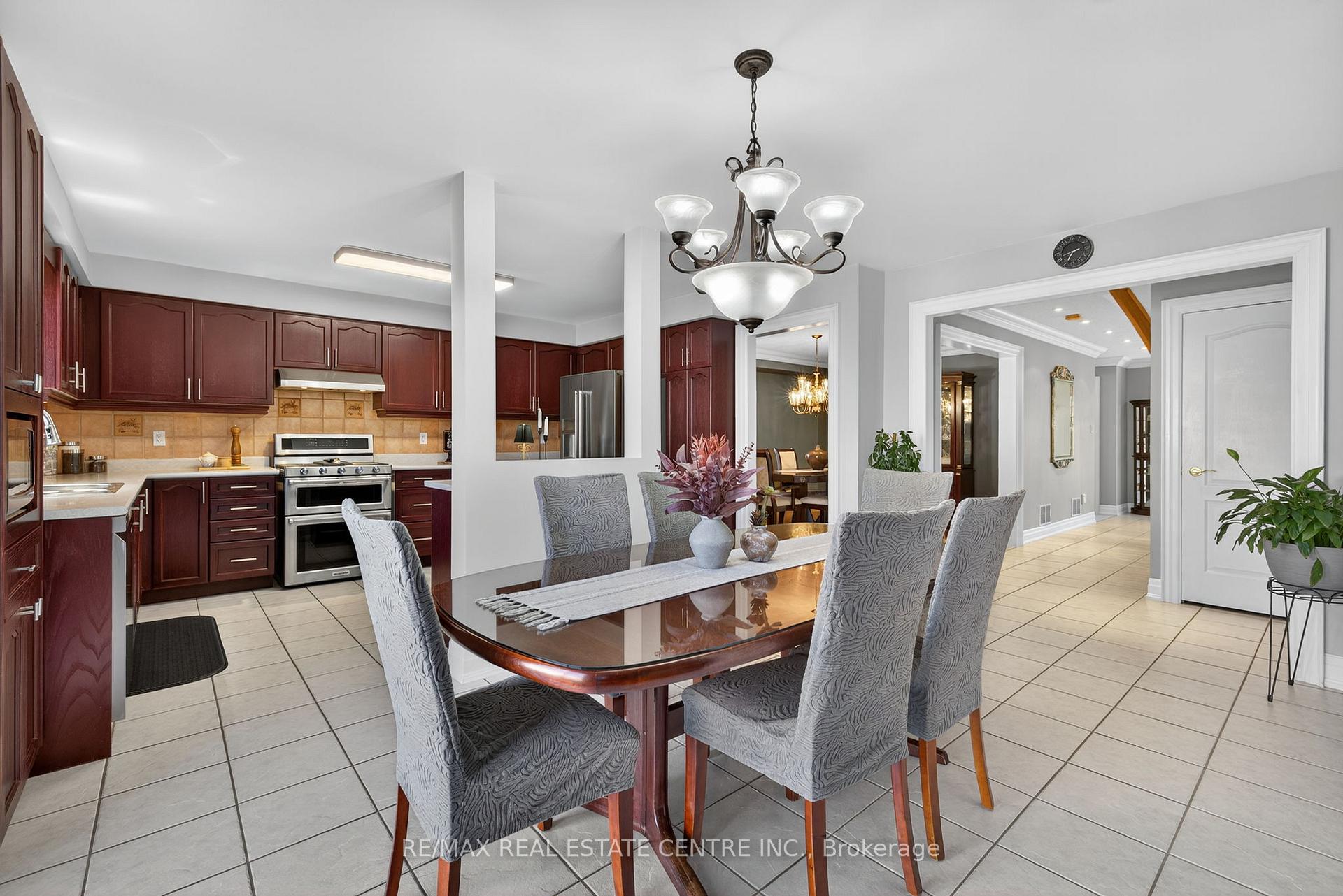 Photo 11 of 7 Larkmead Place, Brampton, Sandringham-Wellington — HOMEH