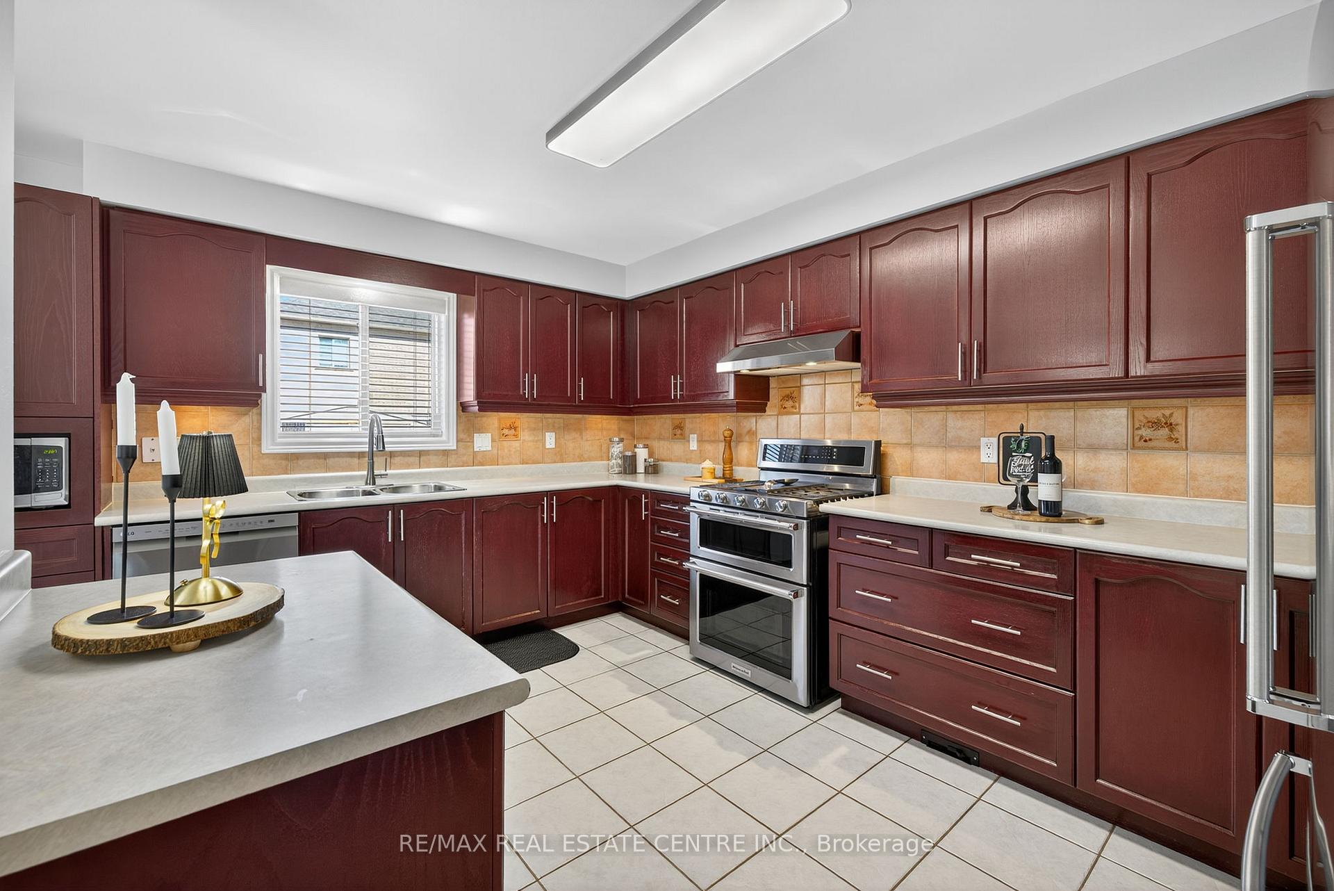 Photo 13 of 7 Larkmead Place, Brampton, Sandringham-Wellington — HOMEH