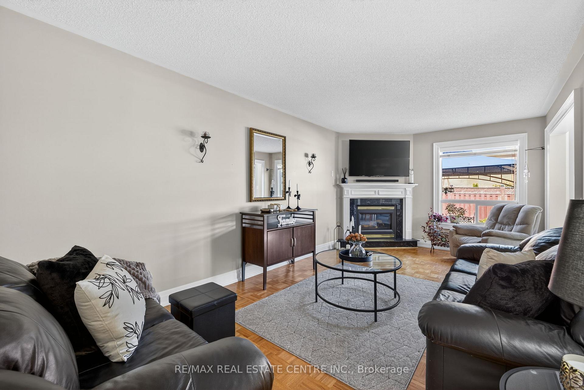 Photo 16 of 7 Larkmead Place, Brampton, Sandringham-Wellington — HOMEH