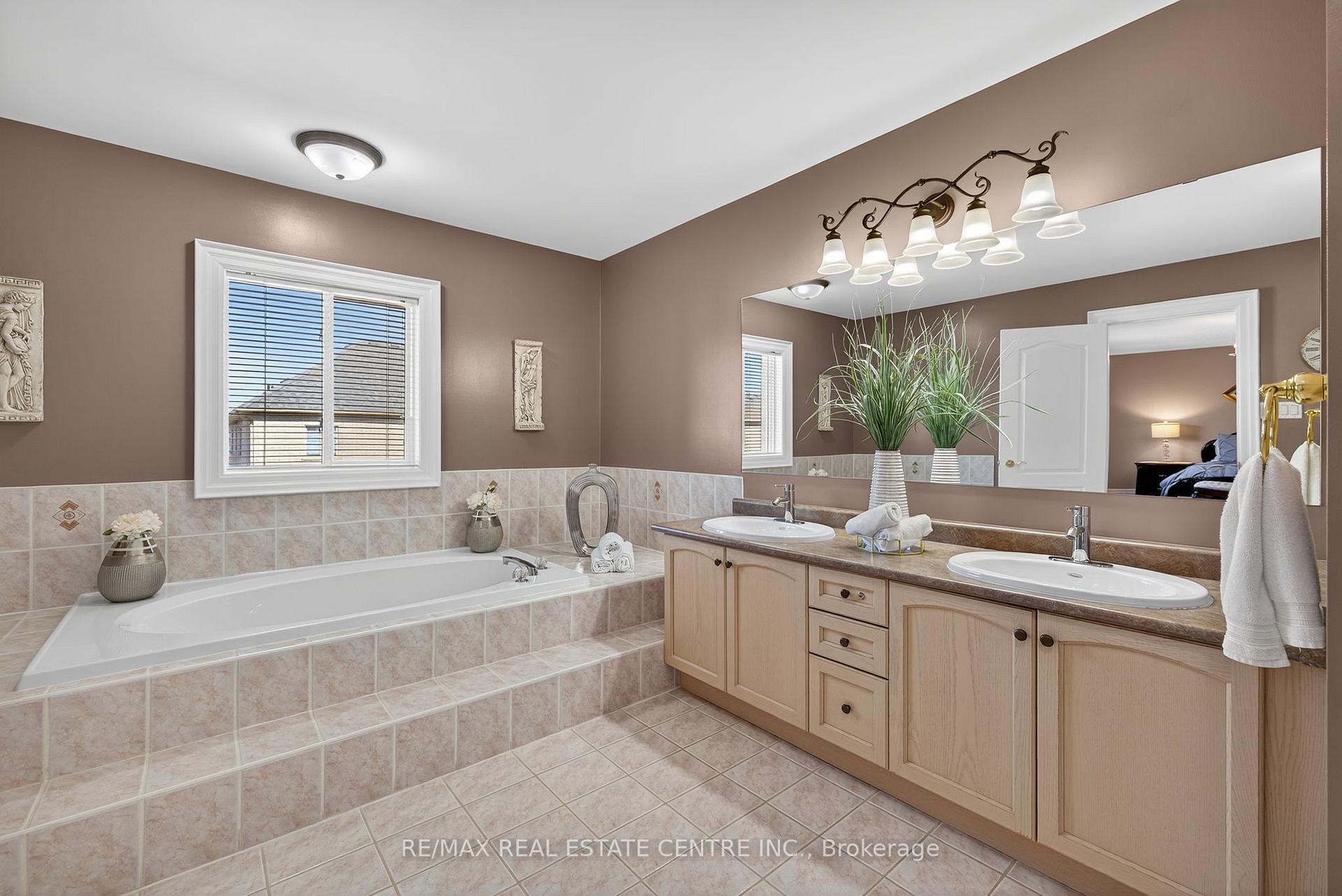 Photo 40 of 7 Larkmead Place, Brampton, Sandringham-Wellington — HOMEH