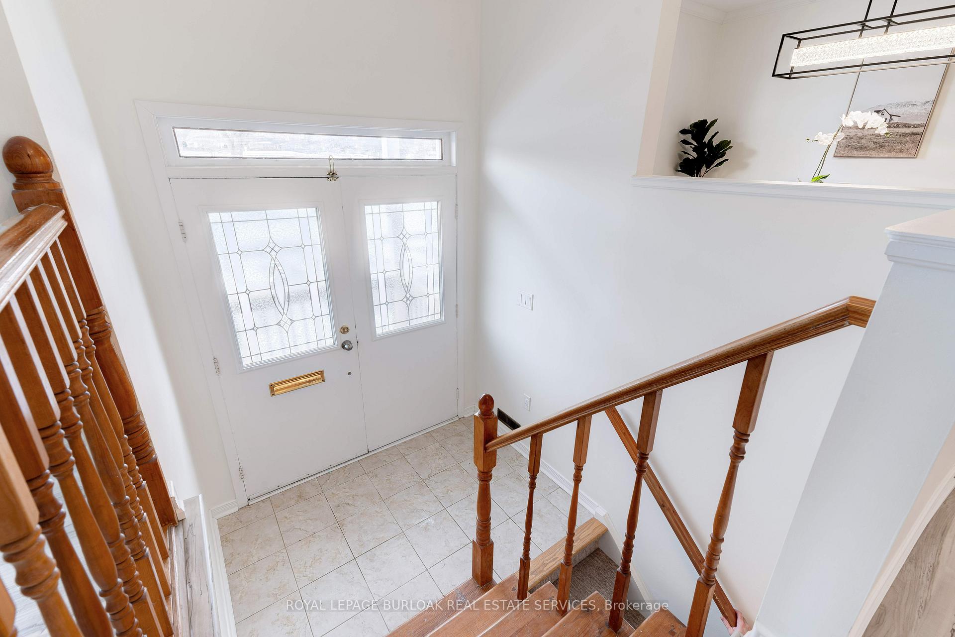 Photo 2 of 4486 Longmoor Drive, Burlington, Shoreacres — HOMEH