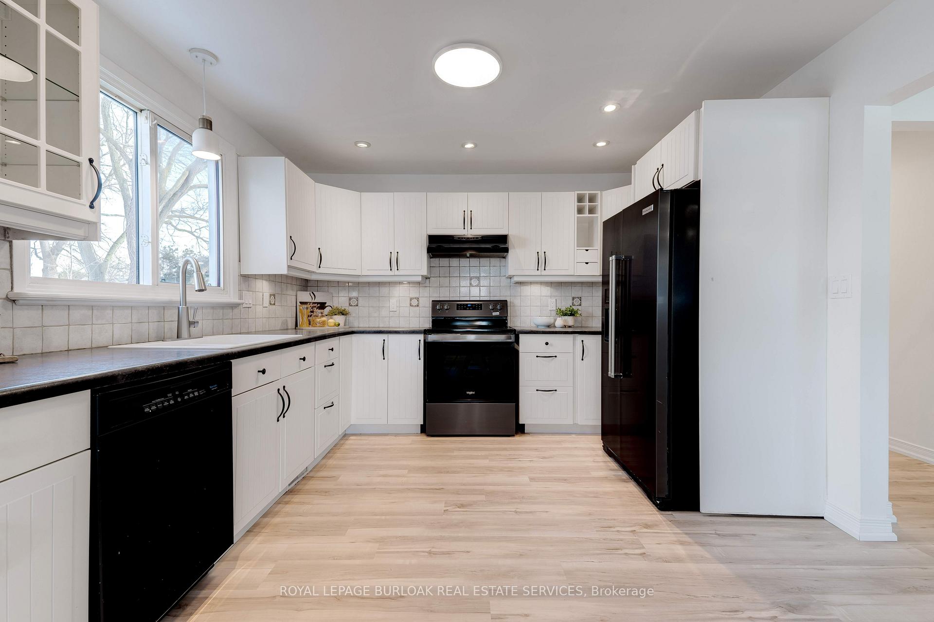 Photo 12 of 4486 Longmoor Drive, Burlington, Shoreacres — HOMEH