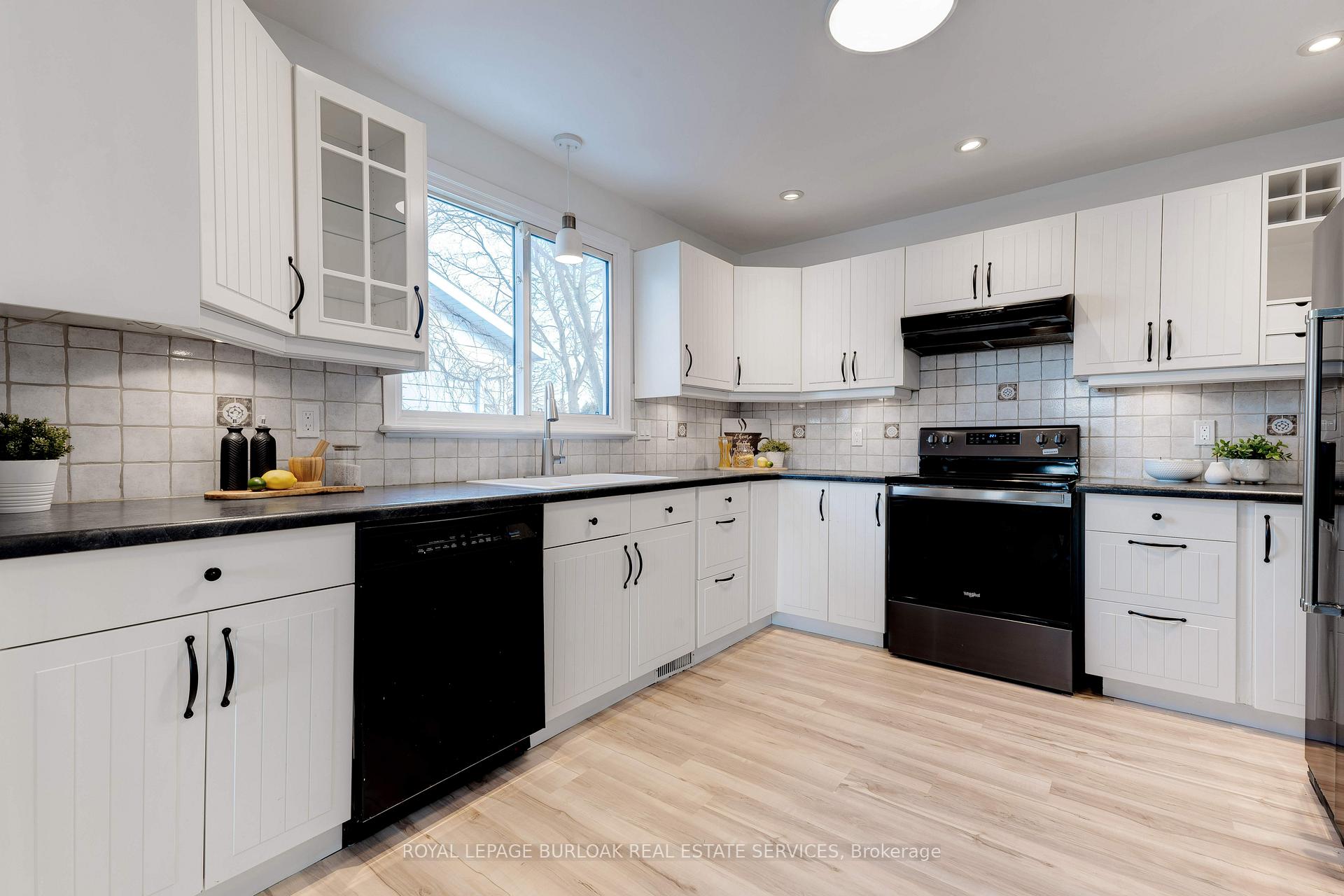 Photo 13 of 4486 Longmoor Drive, Burlington, Shoreacres — HOMEH