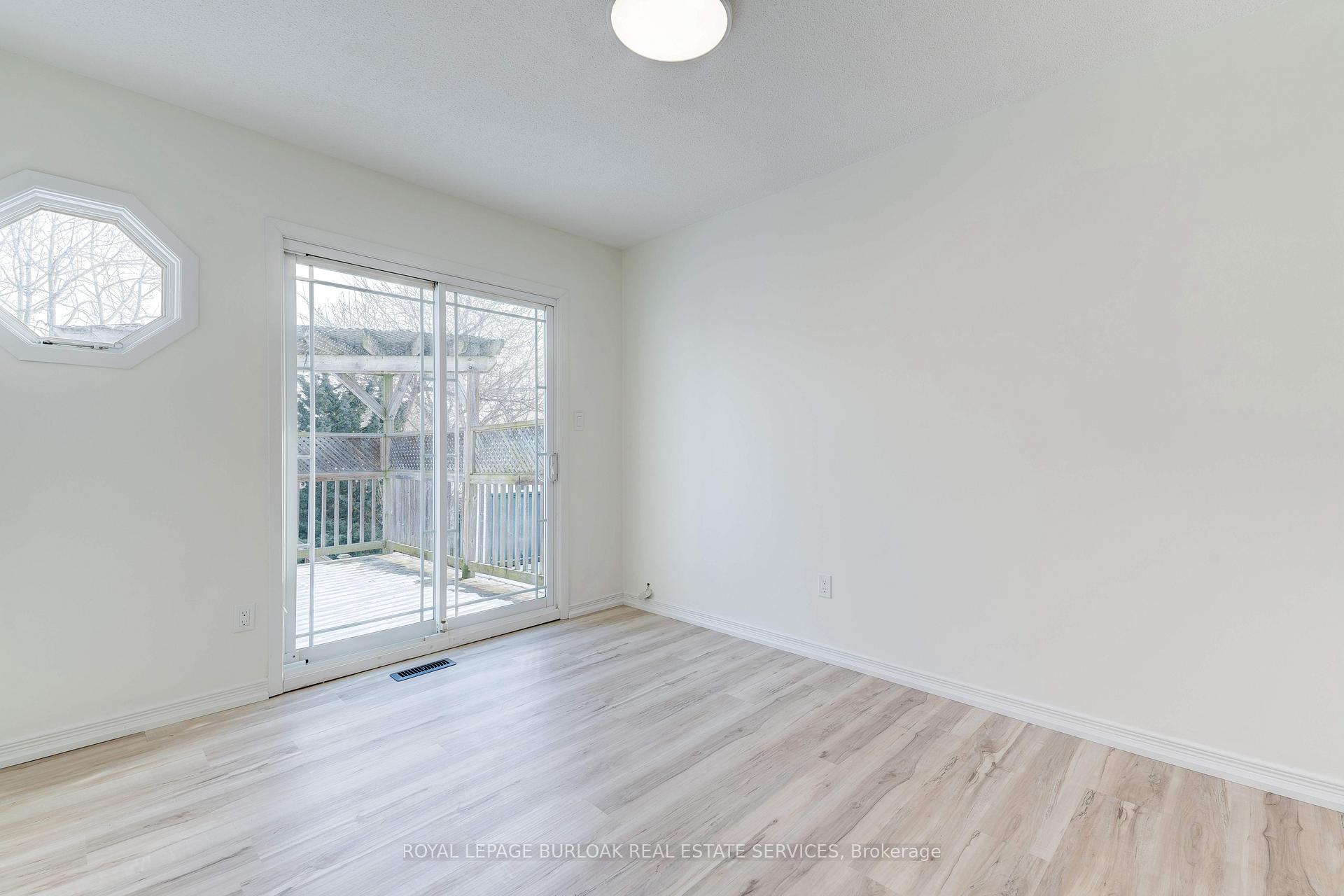 Photo 18 of 4486 Longmoor Drive, Burlington, Shoreacres — HOMEH
