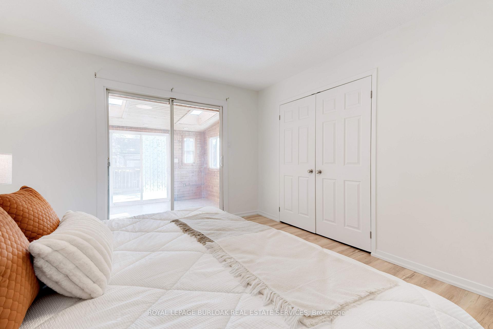 Photo 23 of 4486 Longmoor Drive, Burlington, Shoreacres — HOMEH