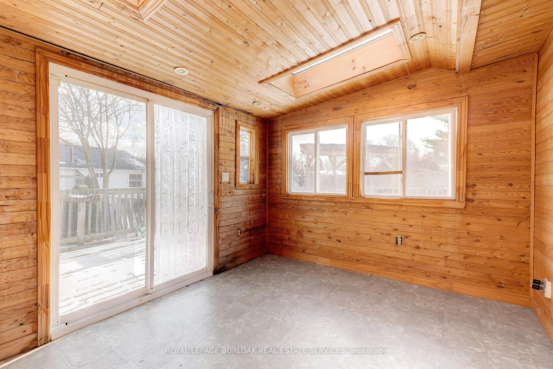 Photo 24 of 4486 Longmoor Drive, Burlington, Shoreacres — HOMEH