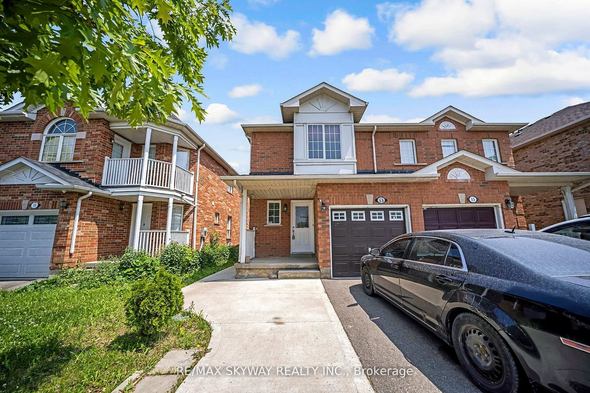 Photo 3 of 13 Ozner Court, Brampton, Fletcher's Meadow — HOMEH
