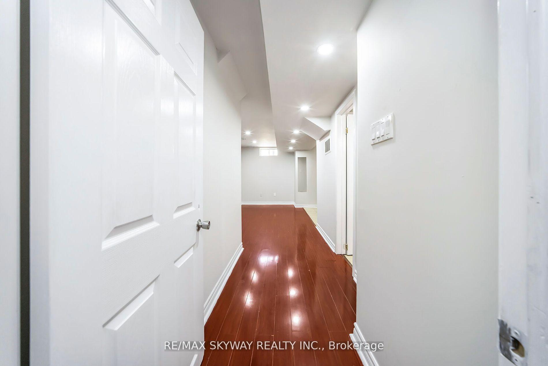 Photo 6 of 13 Ozner Court, Brampton, Fletcher's Meadow — HOMEH