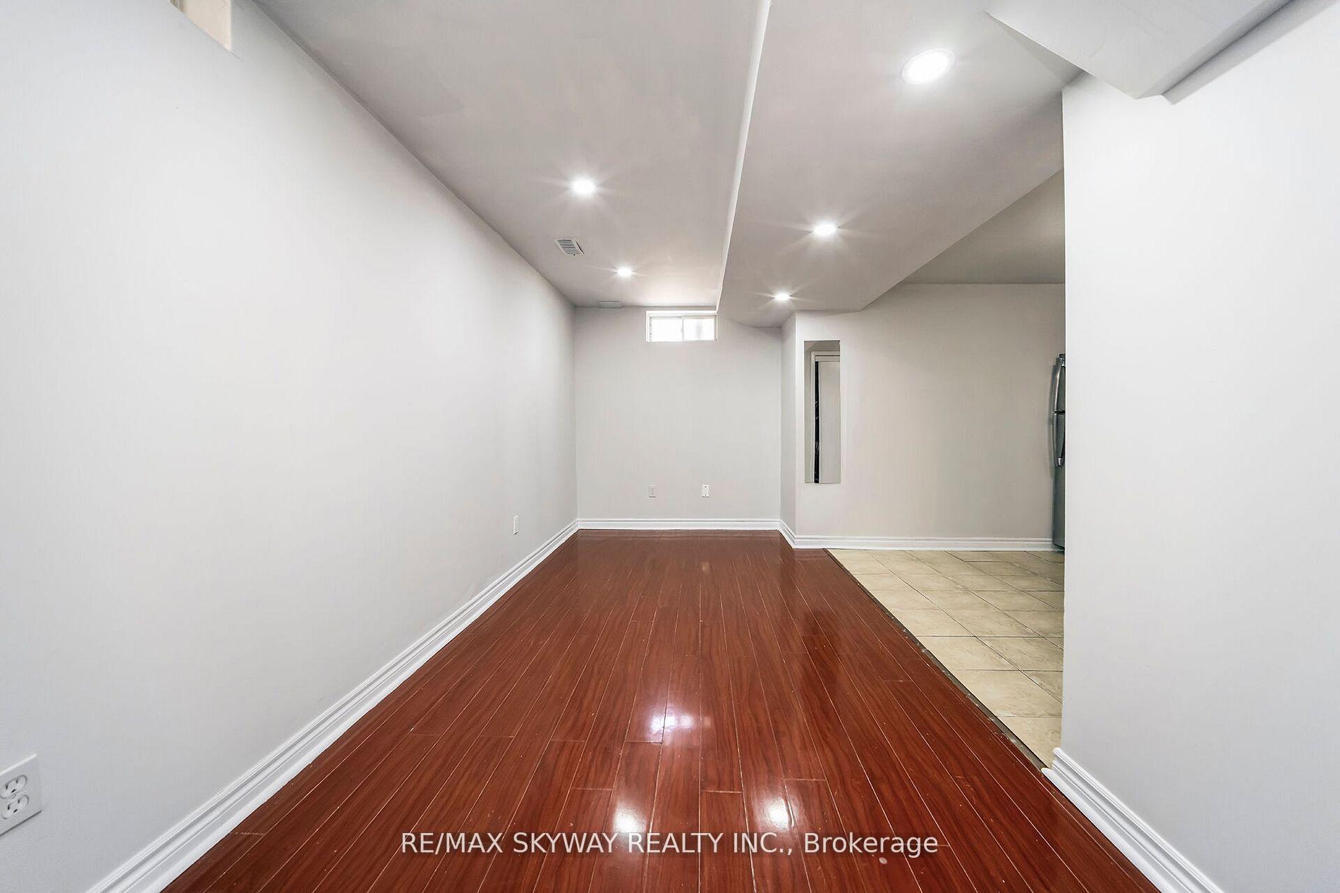 Photo 7 of 13 Ozner Court, Brampton, Fletcher's Meadow — HOMEH