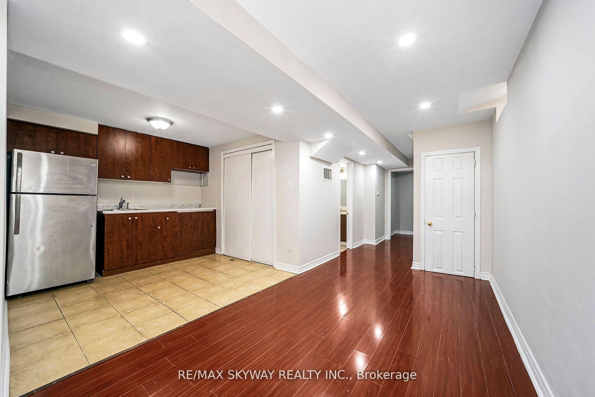 Photo 8 of 13 Ozner Court, Brampton, Fletcher's Meadow — HOMEH