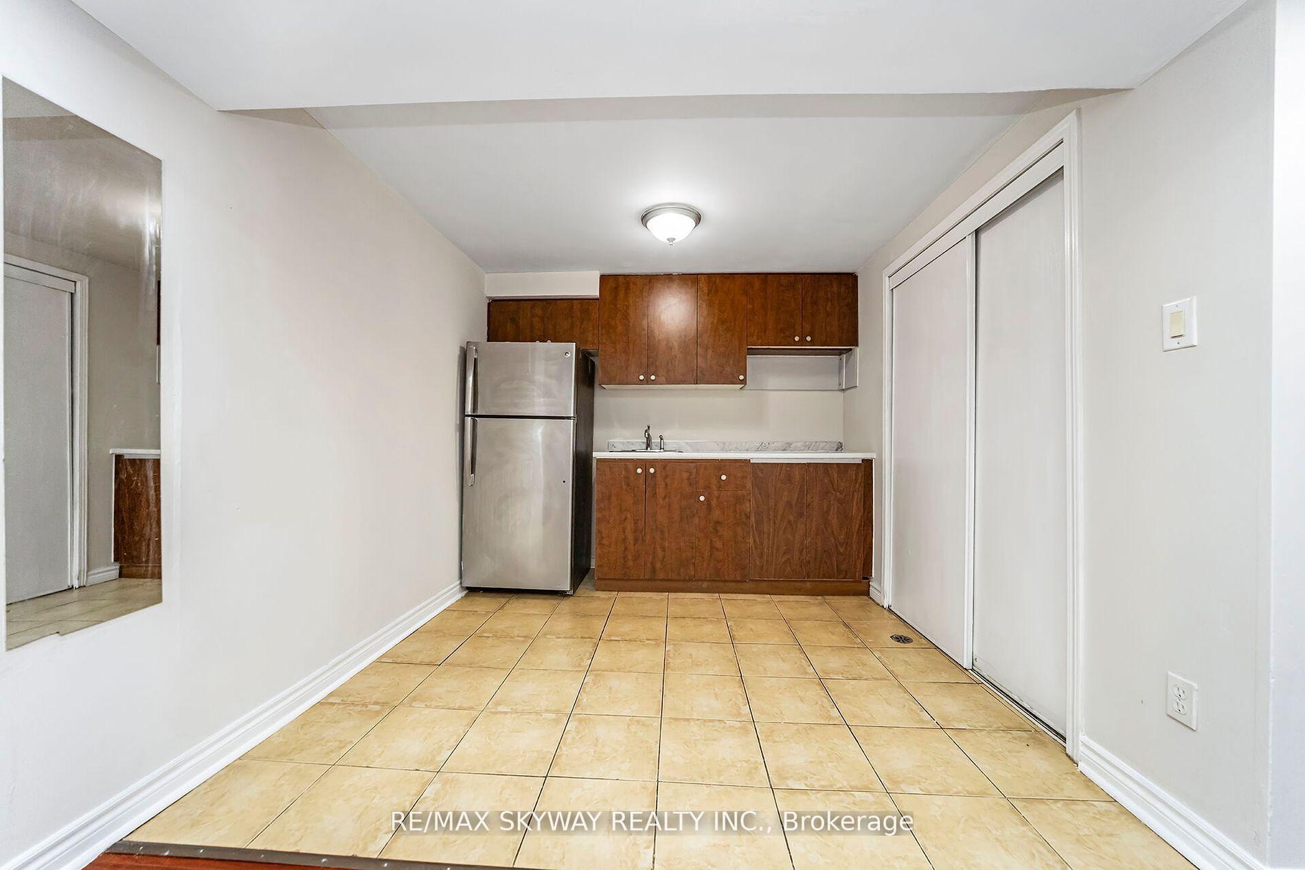 Photo 9 of 13 Ozner Court, Brampton, Fletcher's Meadow — HOMEH