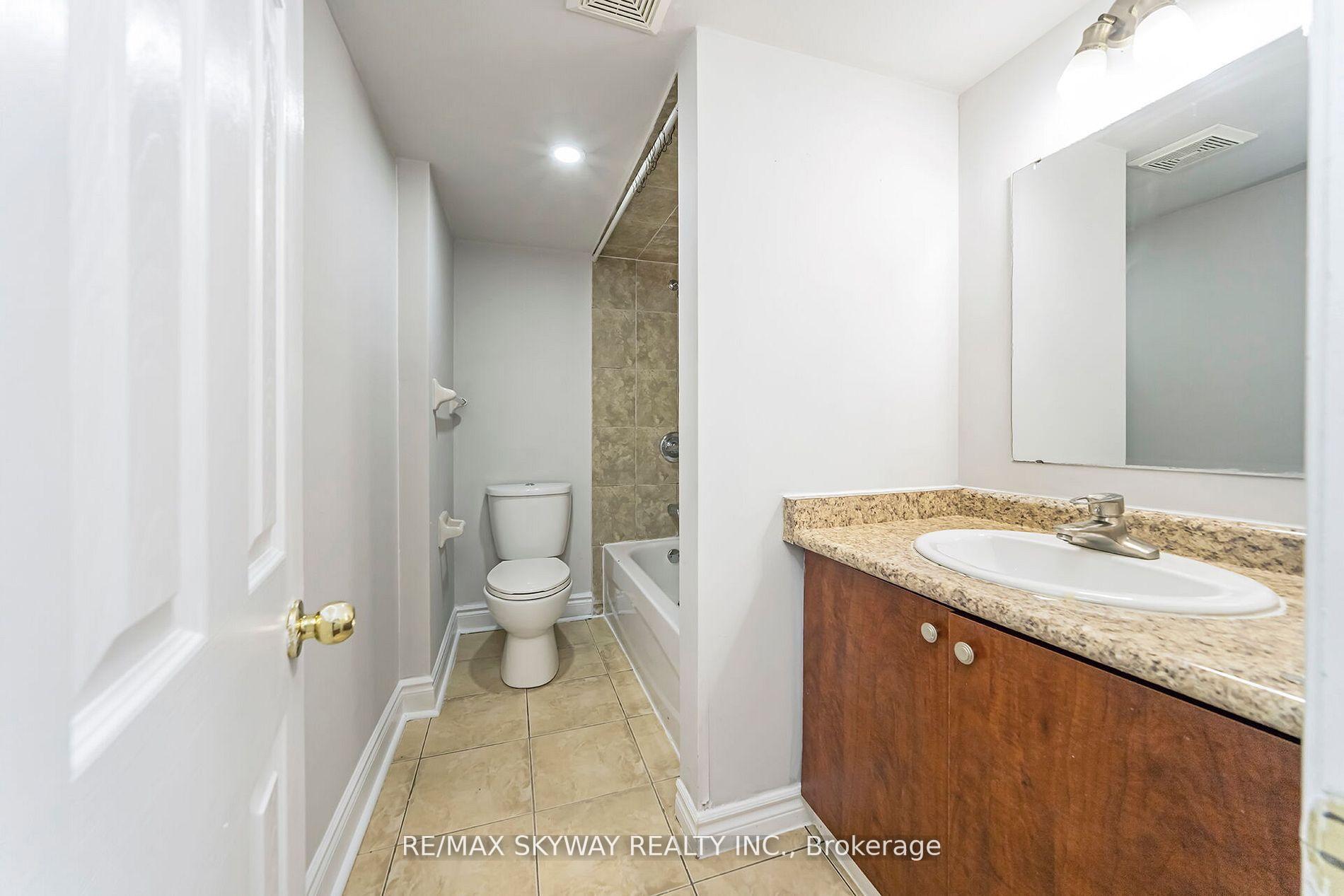 Photo 10 of 13 Ozner Court, Brampton, Fletcher's Meadow — HOMEH
