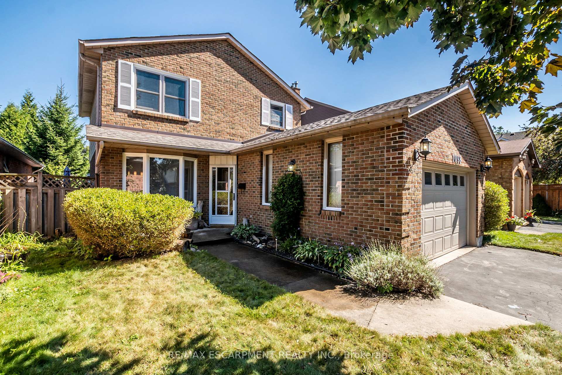 Photo 2 of 1098 Stephenson Drive, Burlington, Brant — HOMEH