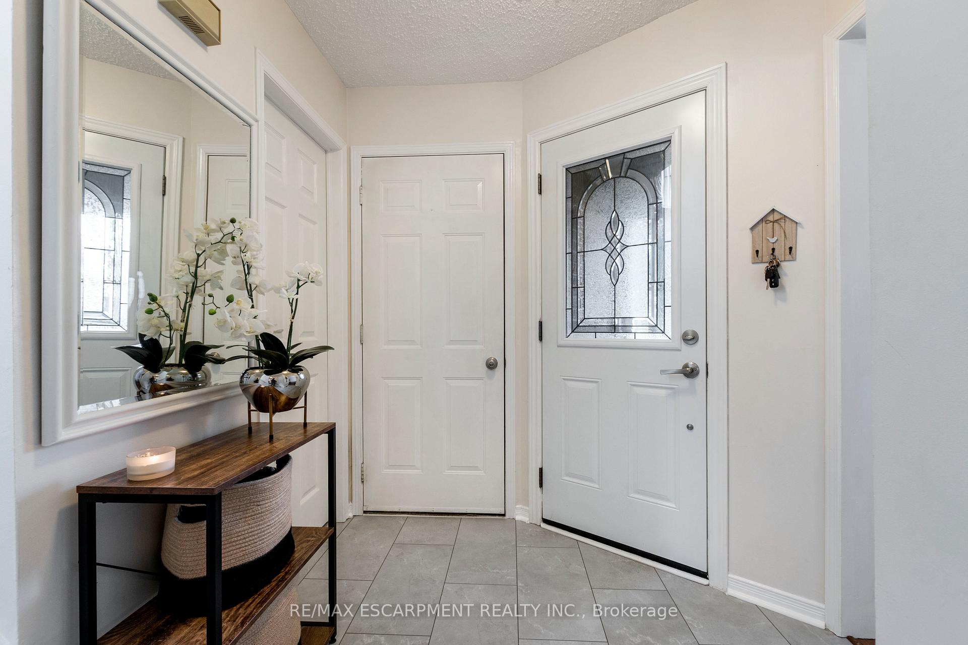 Photo 5 of 1098 Stephenson Drive, Burlington, Brant — HOMEH